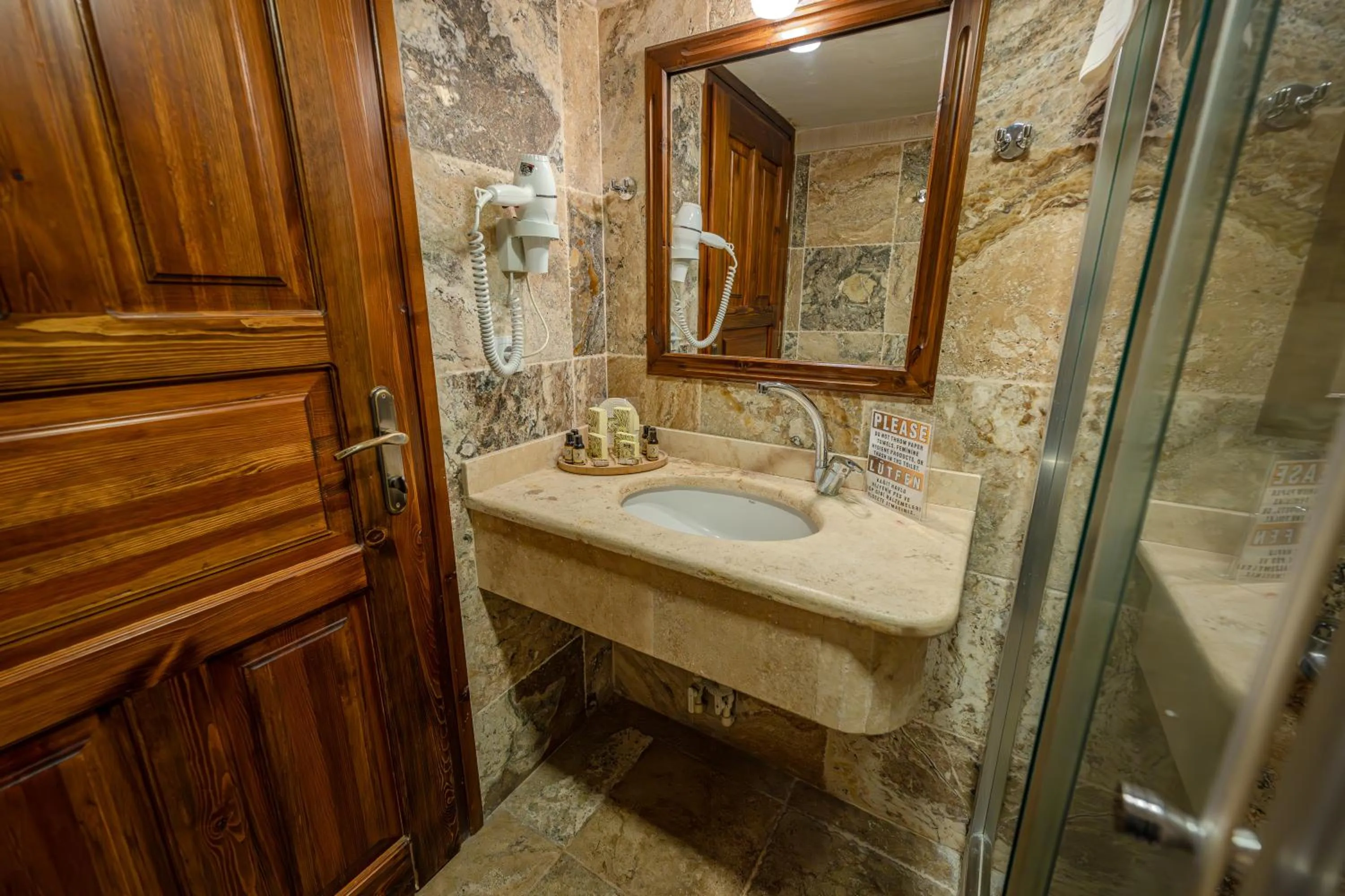 Bathroom in Osmanbey Cave House