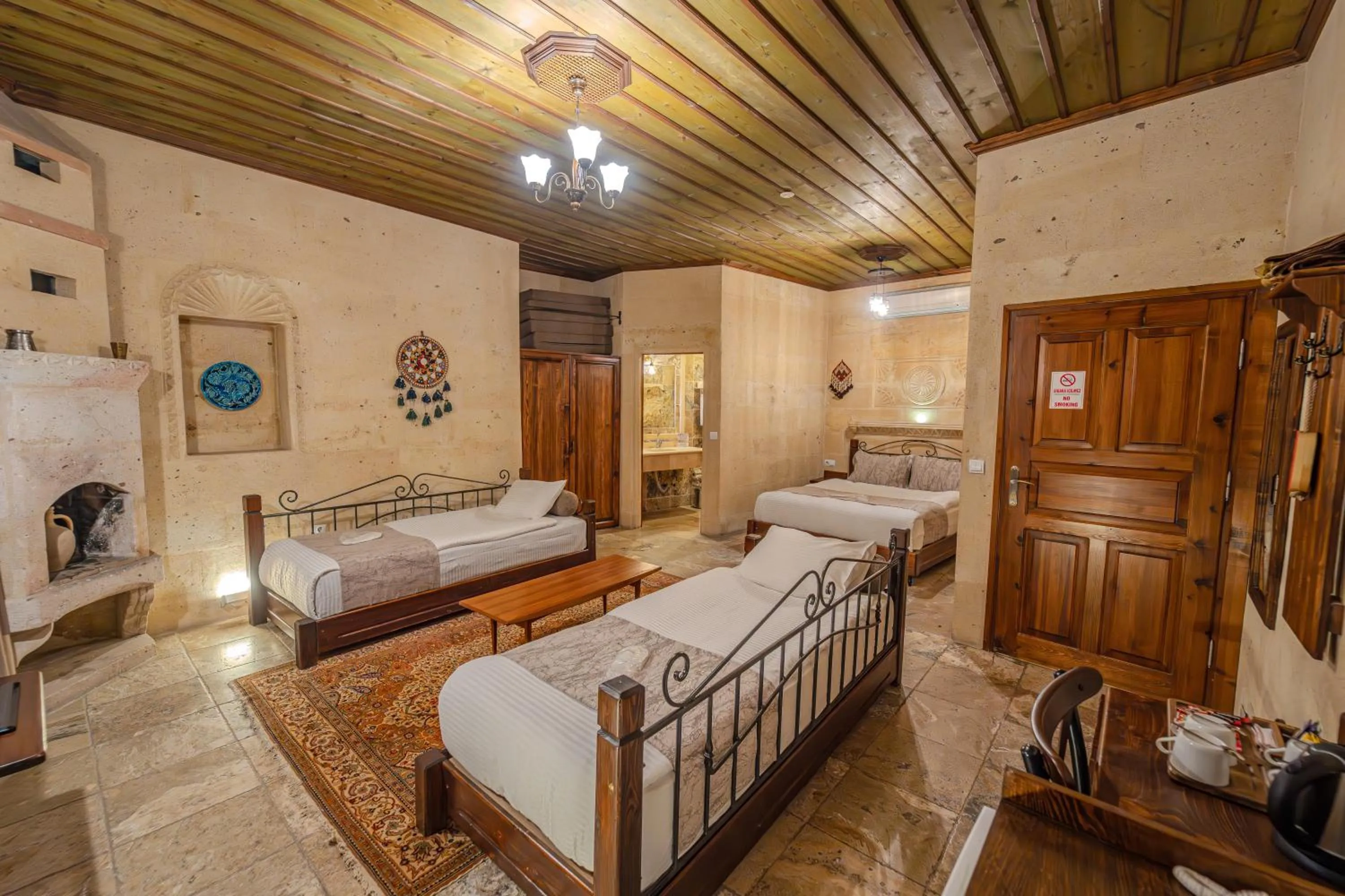 Photo of the whole room, Bed in Osmanbey Cave House