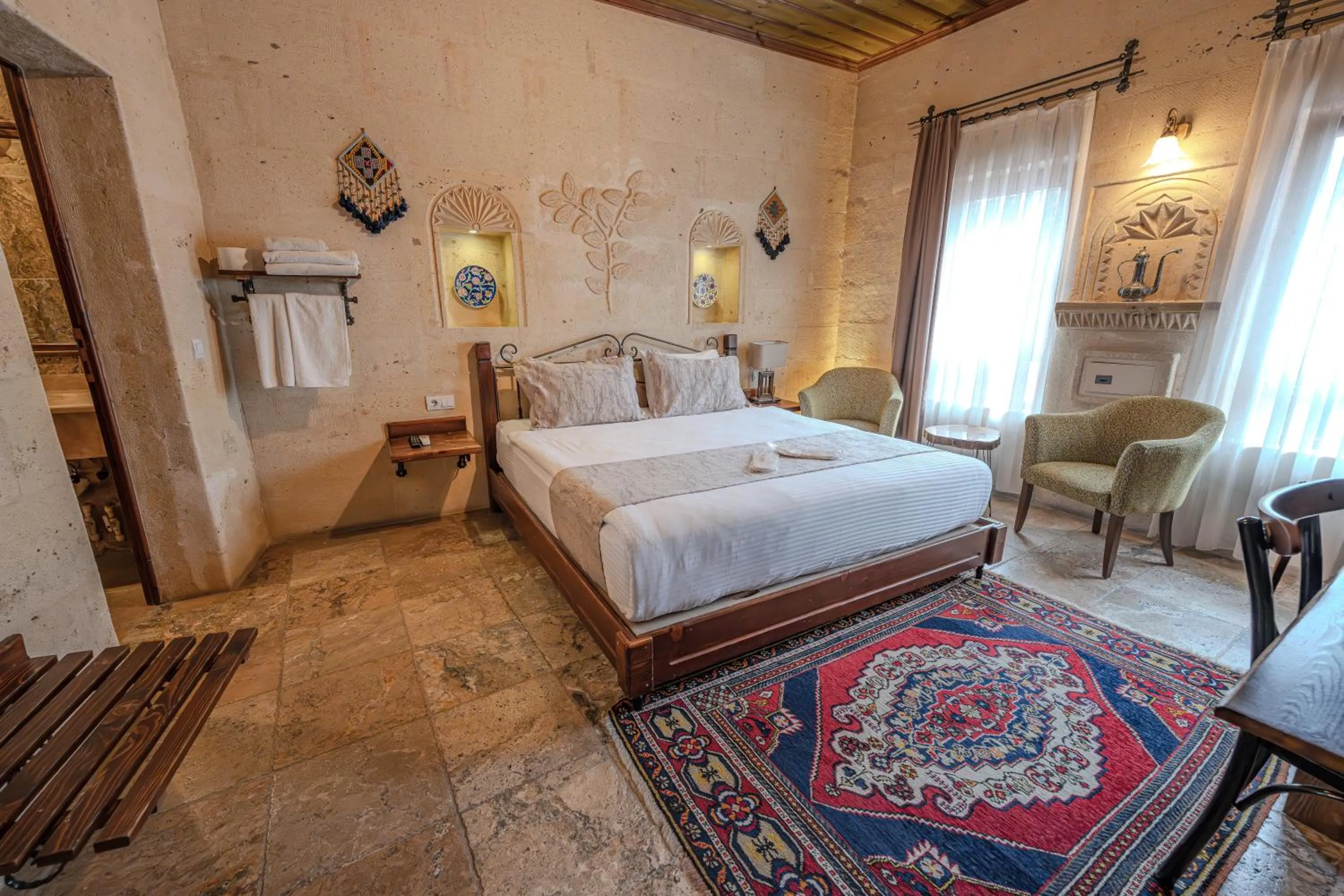 Photo of the whole room, Bed in Osmanbey Cave House