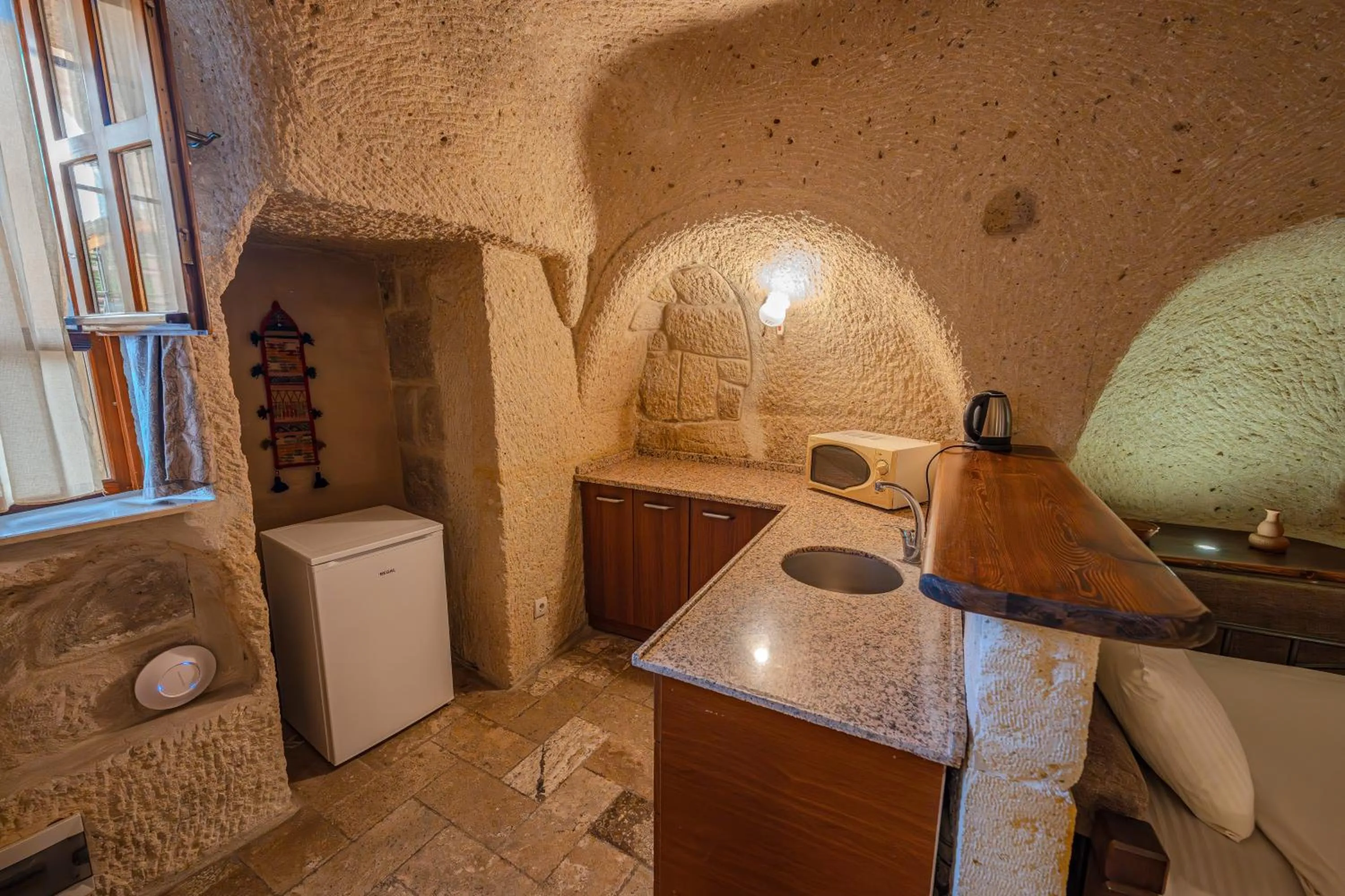 Kitchen or kitchenette in Osmanbey Cave House