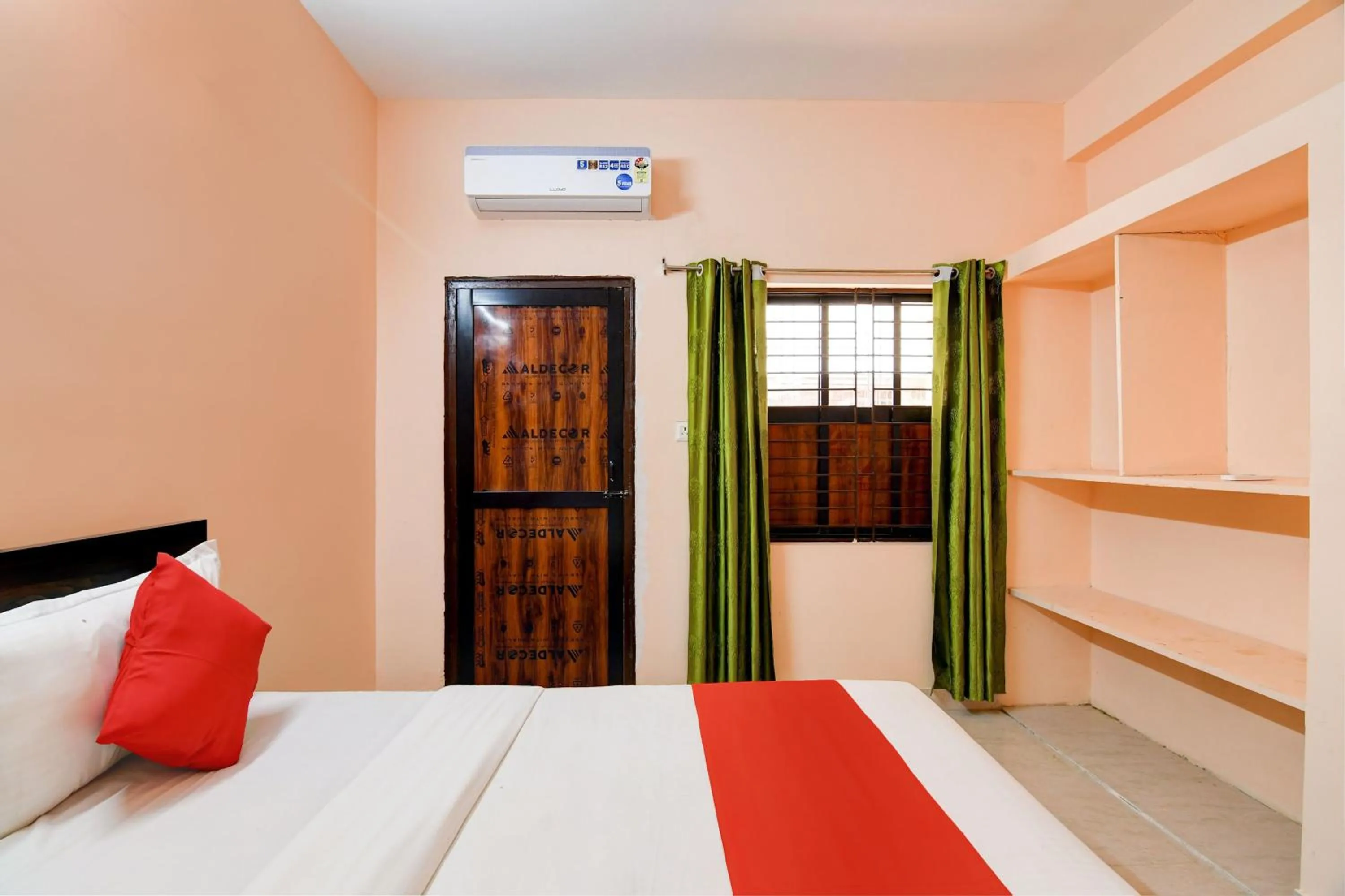 Bedroom in Hotel O Flagship S S Guesthouse