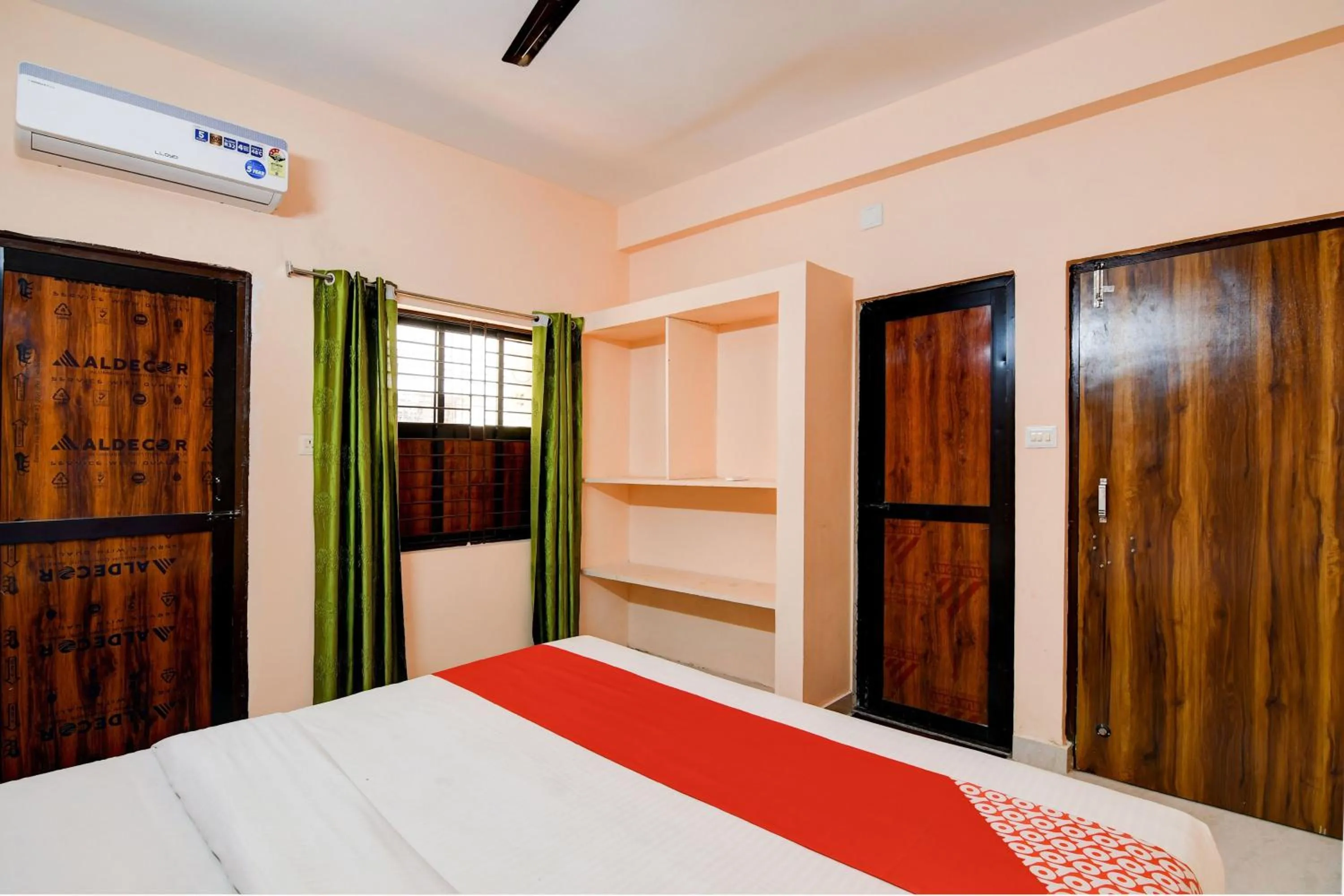 Bedroom in Hotel O Flagship S S Guesthouse