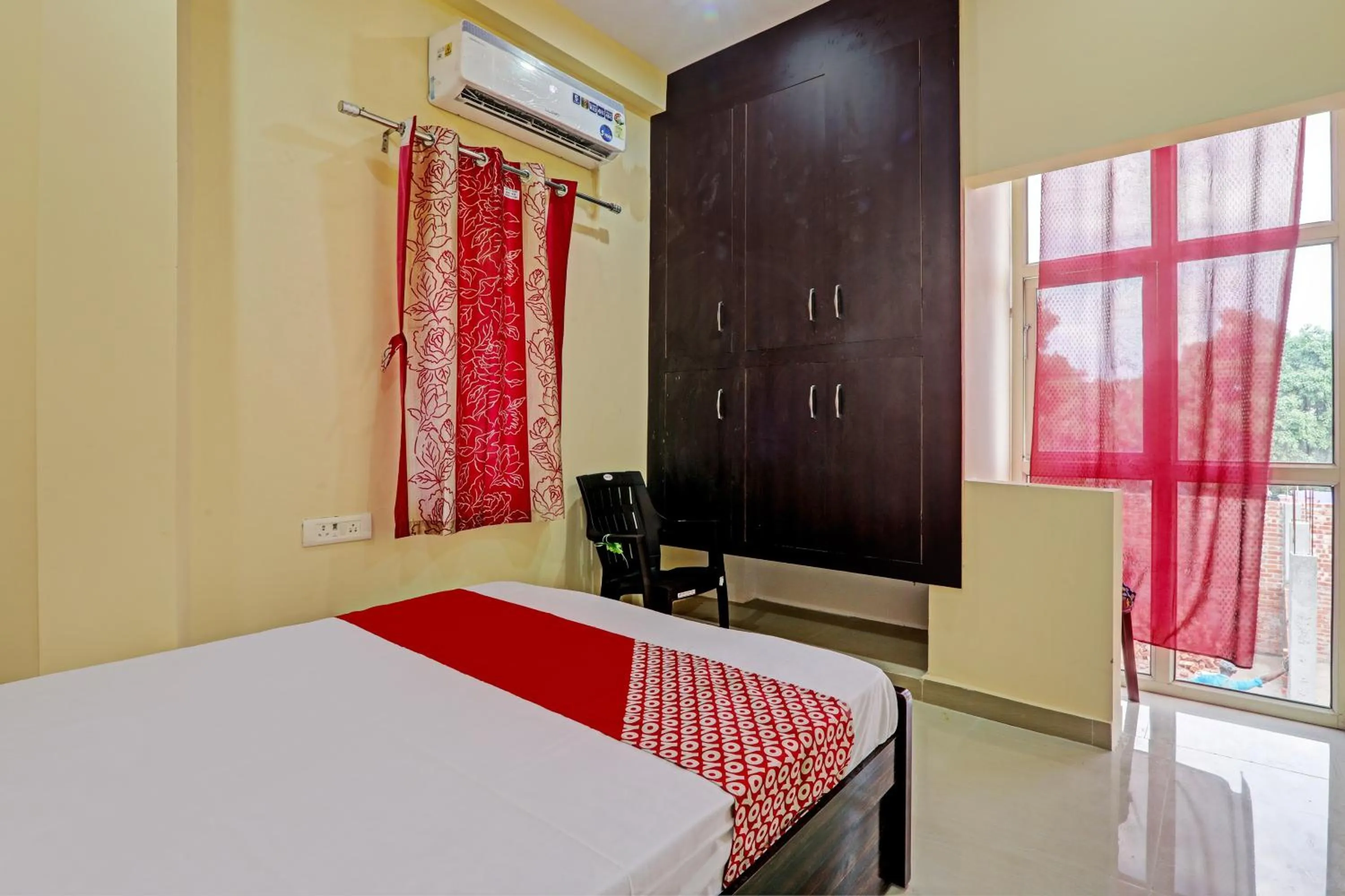 Bedroom, Bed in Hotel O Hotel Trimurti Inn