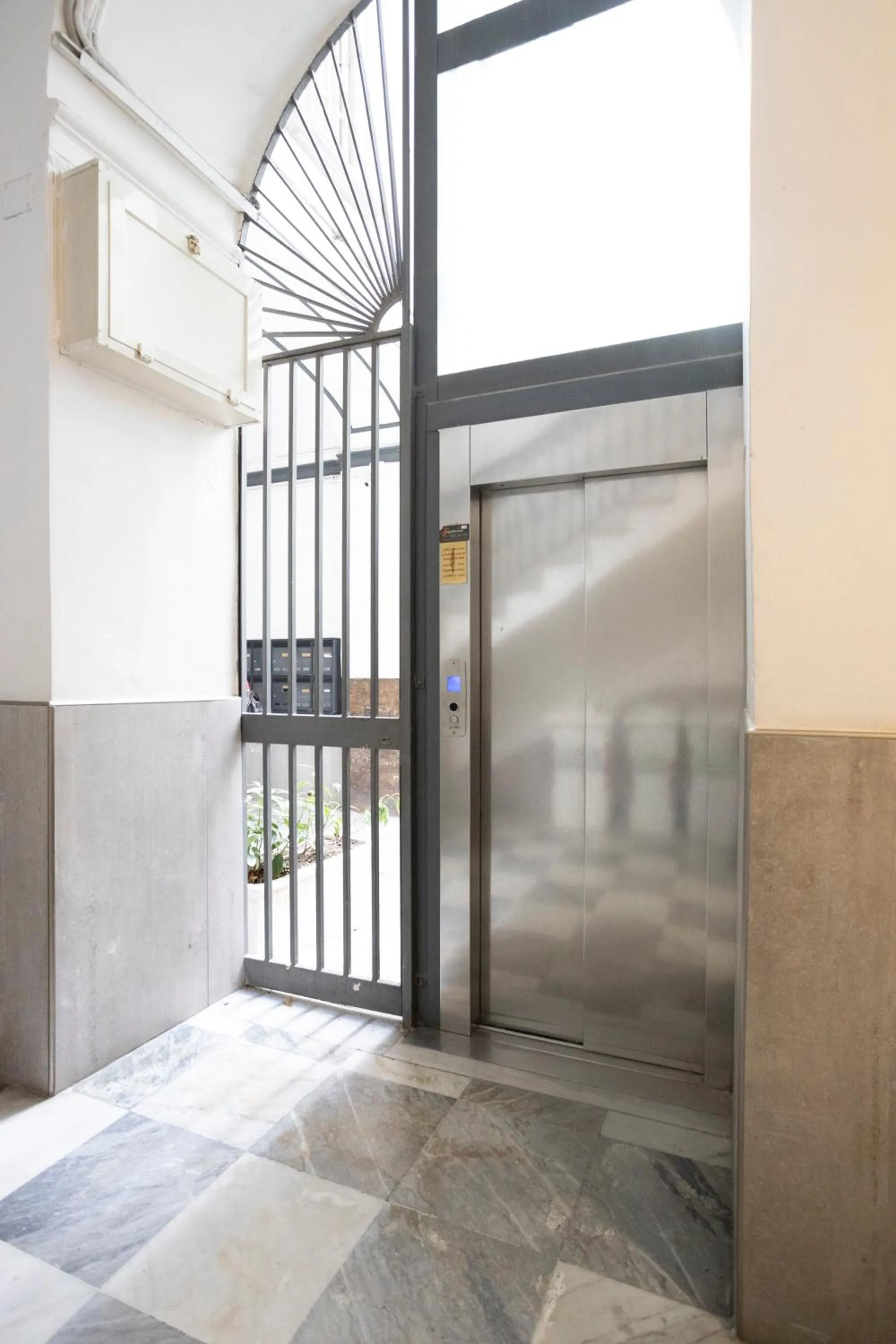 elevator in La Chambre Duomo