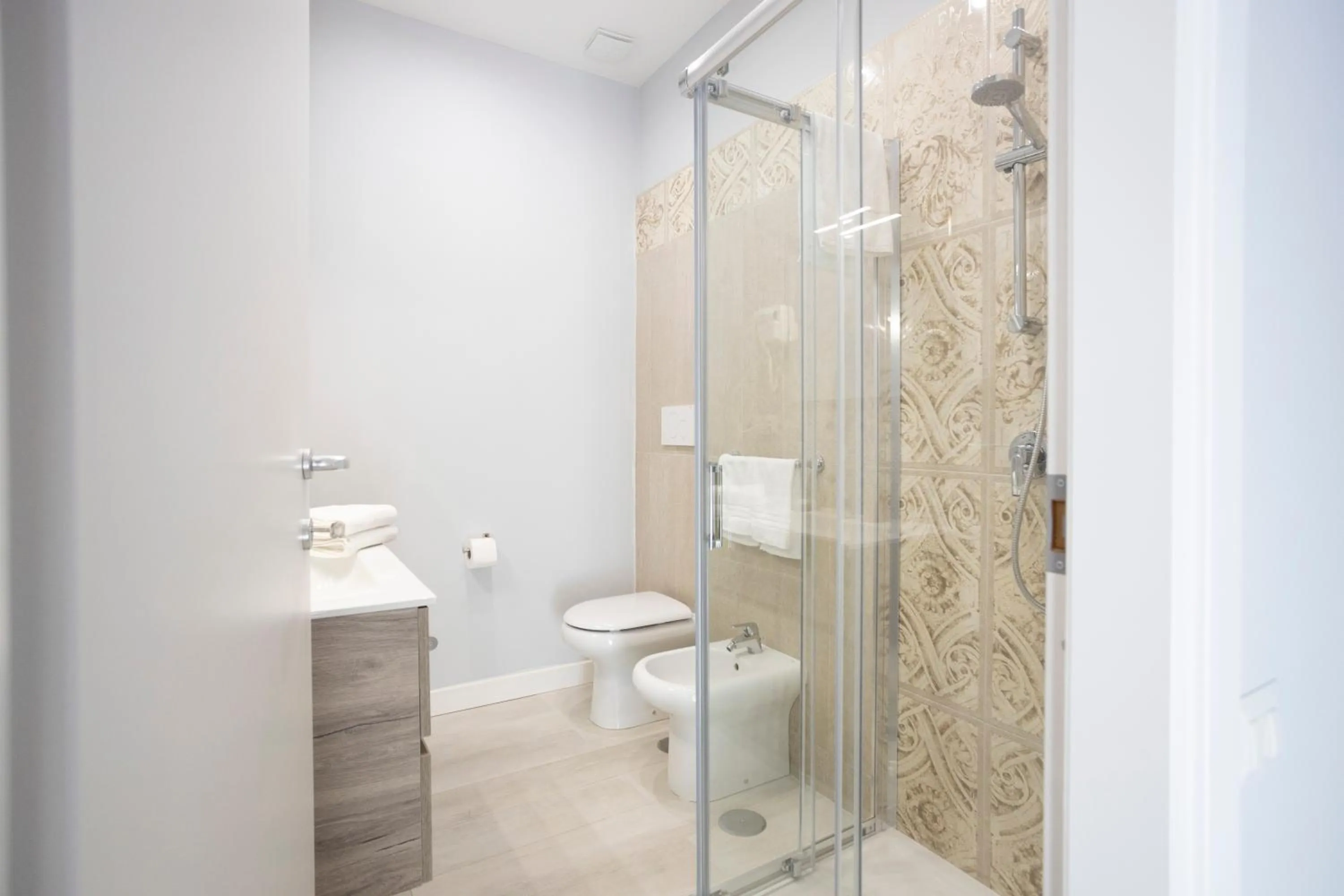 Shower in La Chambre Duomo