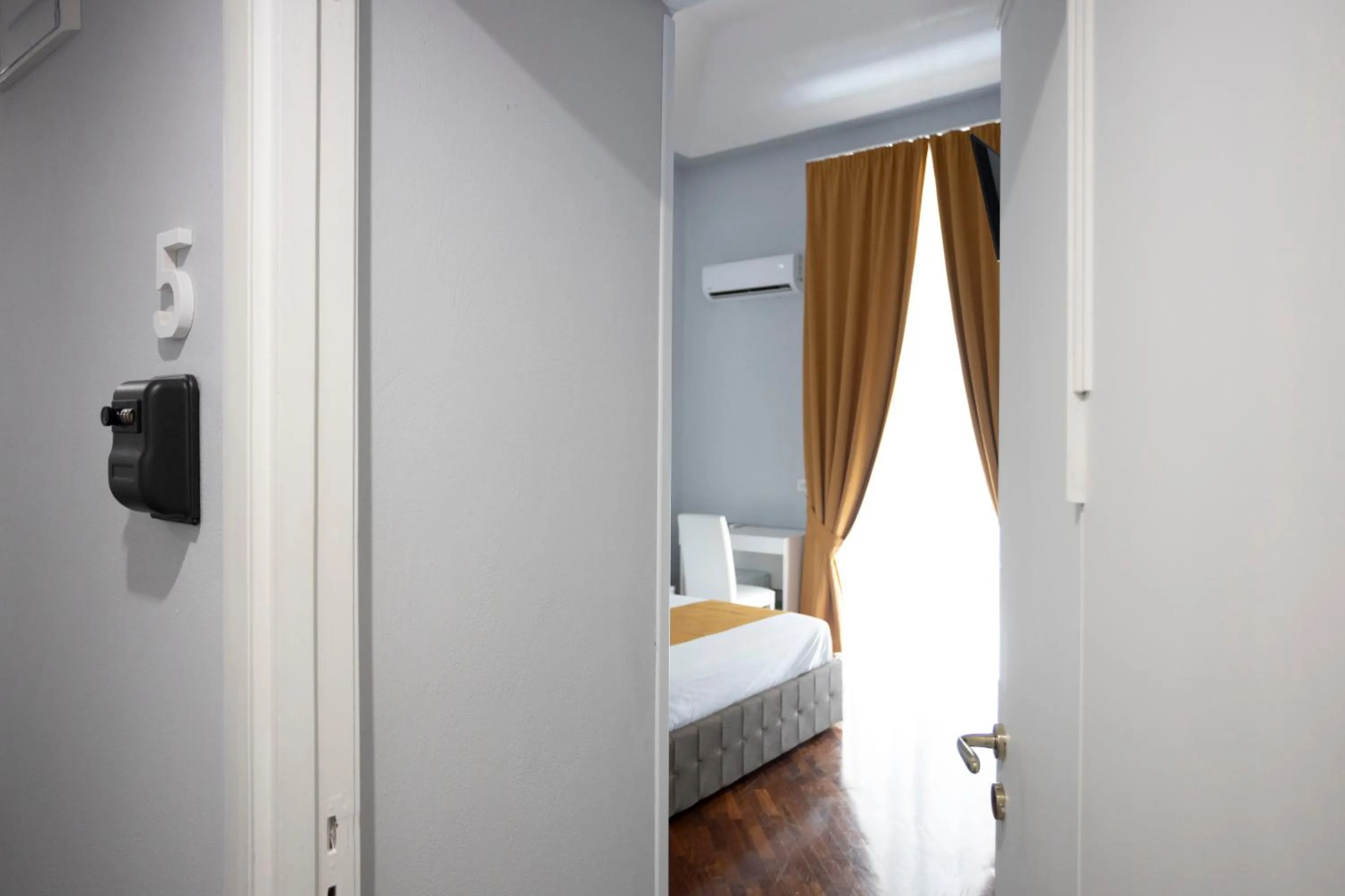 Photo of the whole room, Bed in La Chambre Duomo