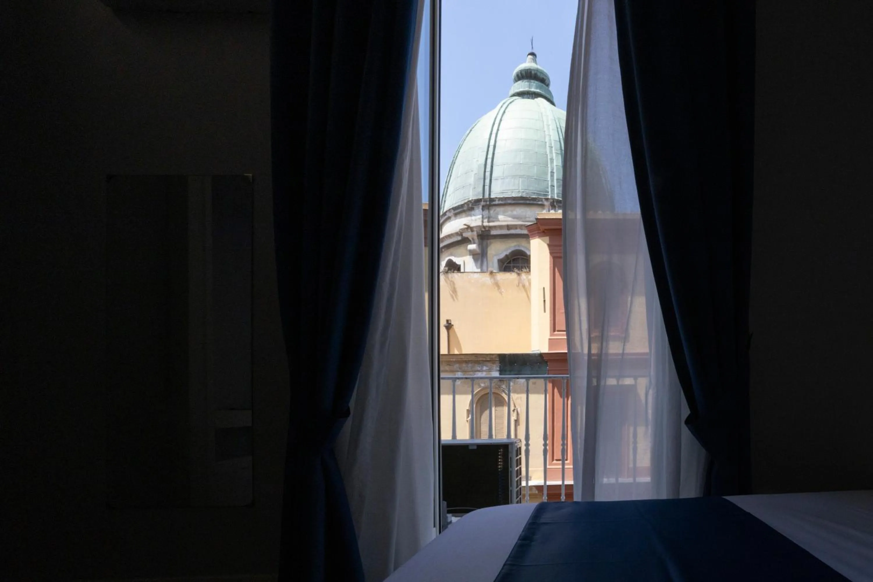 View (from property/room), Bed in La Chambre Duomo