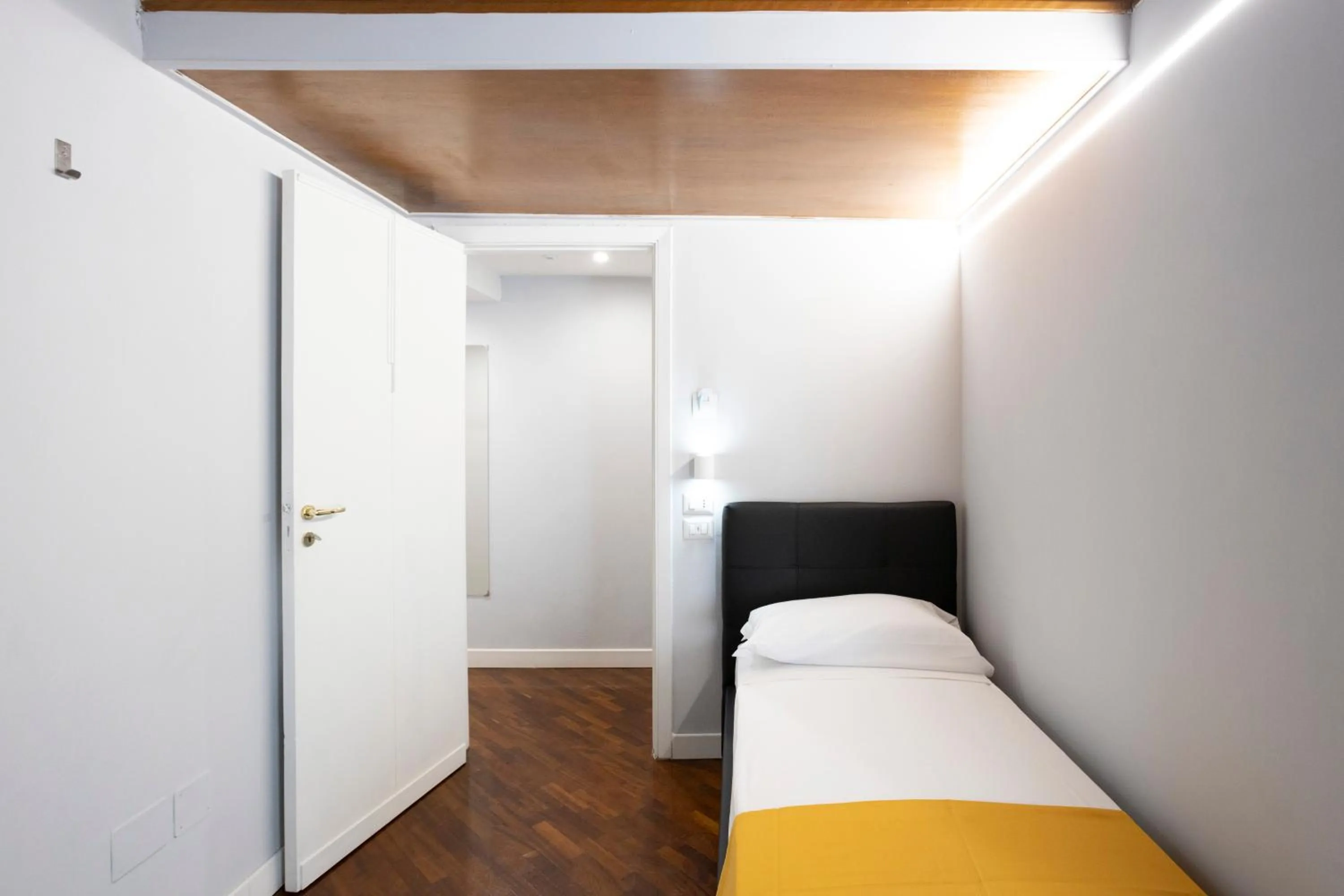 Photo of the whole room, Bed in La Chambre Duomo