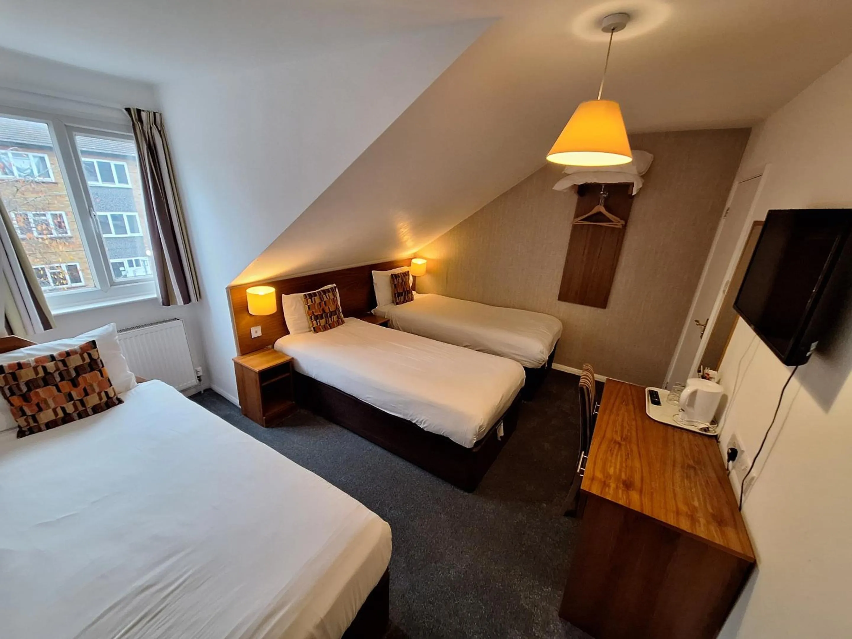 Bedroom, Bed in Stockwood Hotel - Luton Airport