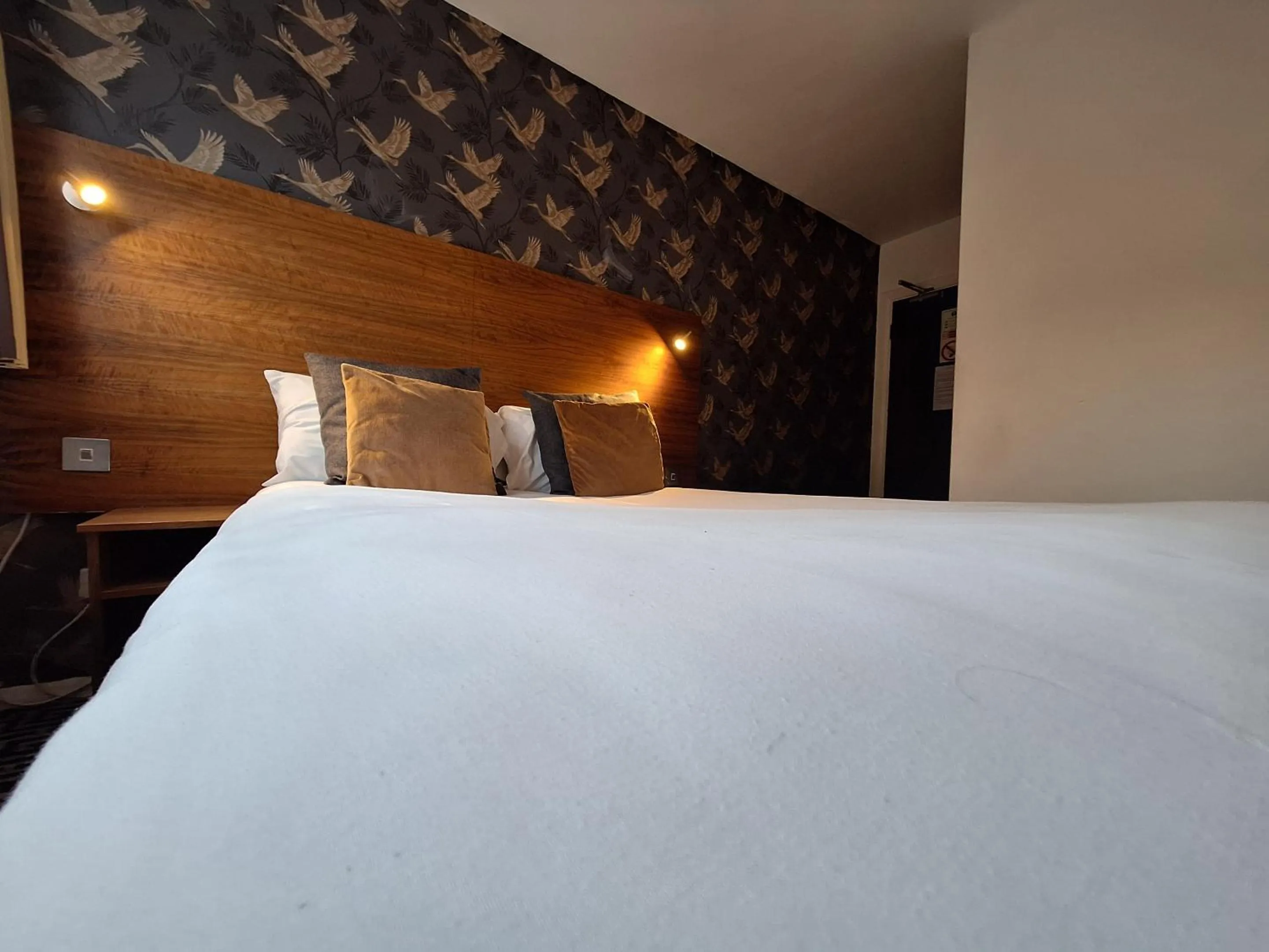 Bedroom, Bed in Stockwood Hotel - Luton Airport
