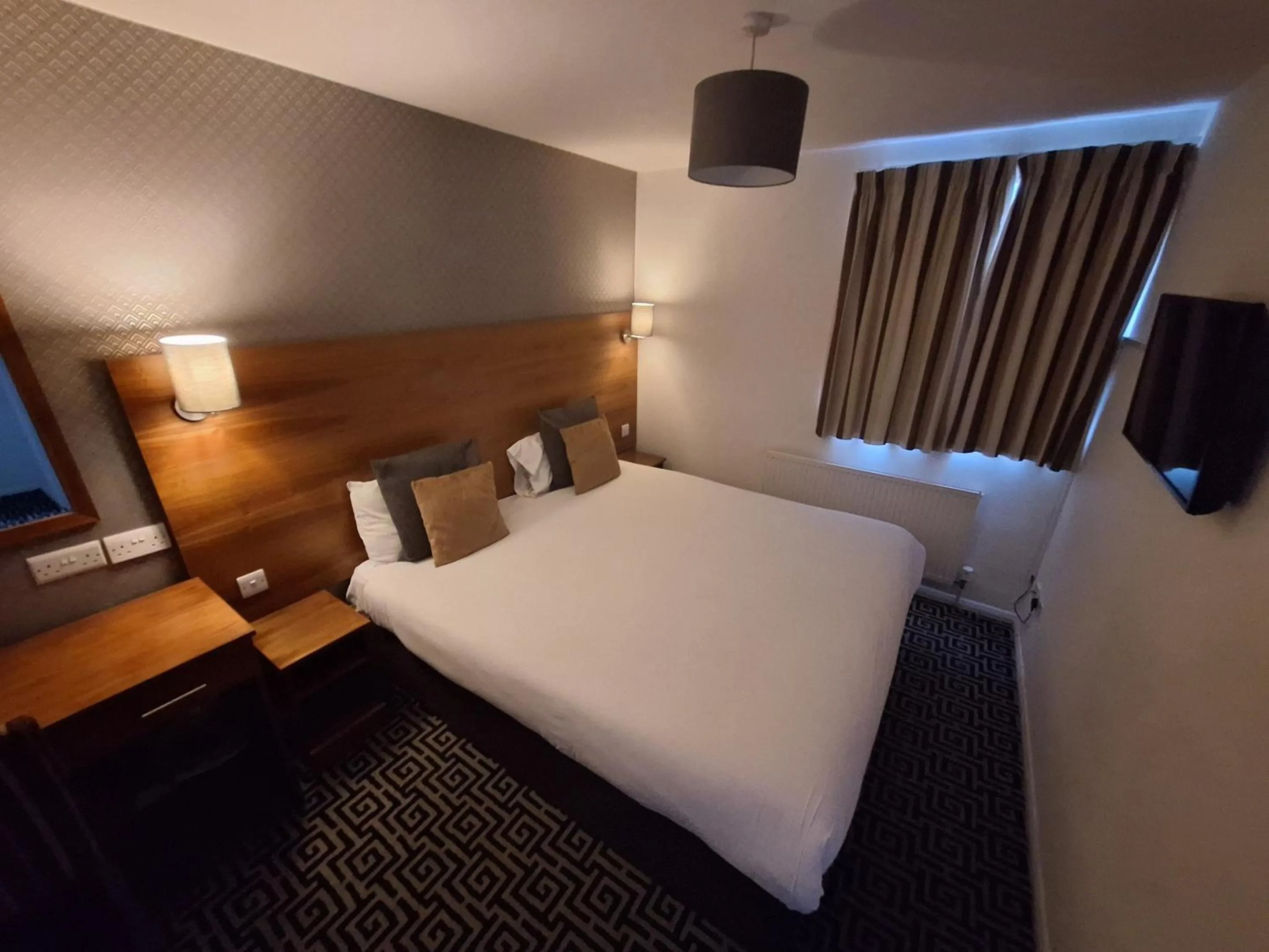Bedroom, Bed in Stockwood Hotel - Luton Airport