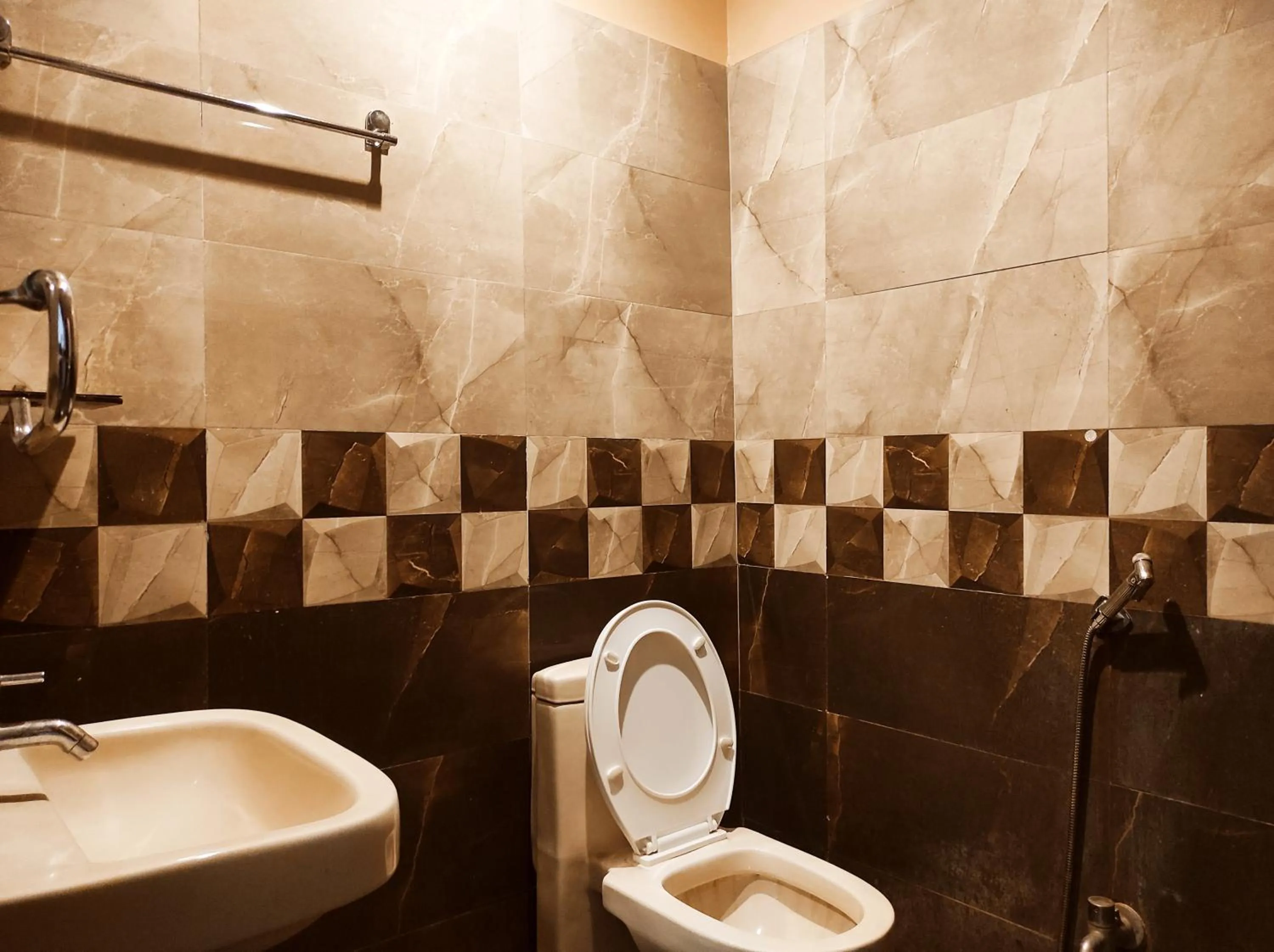 Shower in Hotel Bhagwani Palace