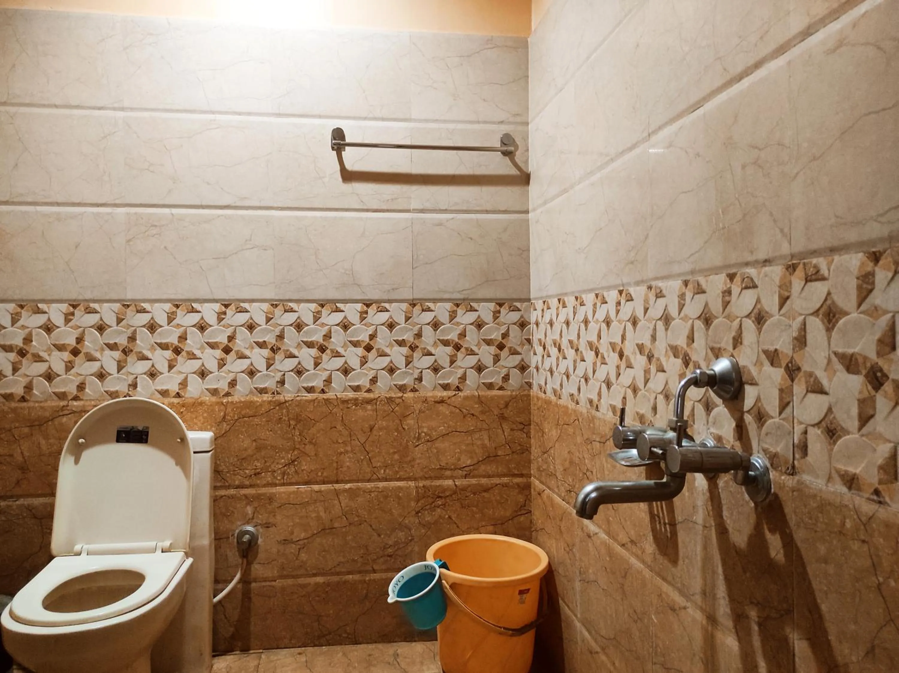 Shower in Hotel Bhagwani Palace