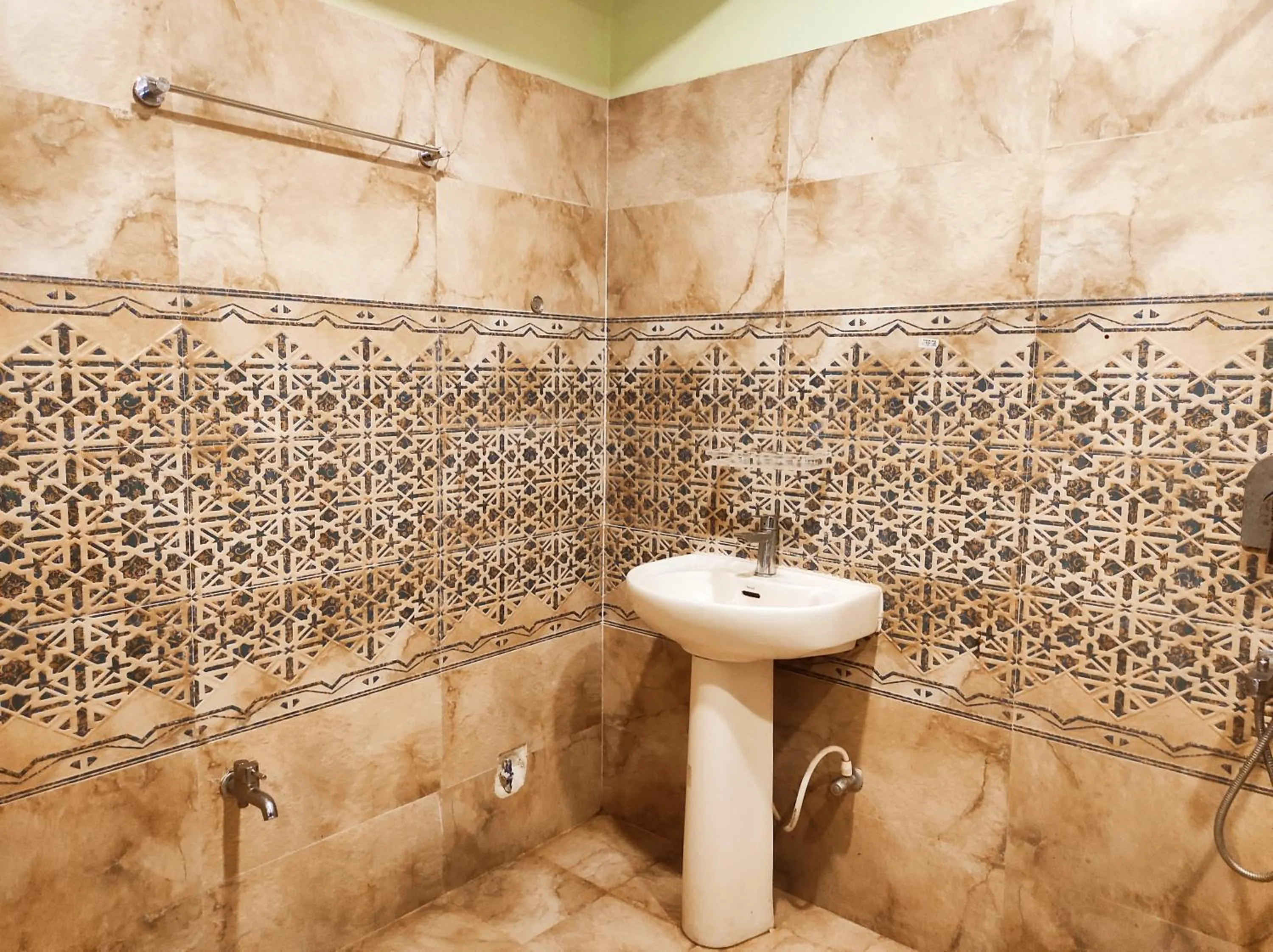 Shower in Hotel Bhagwani Palace