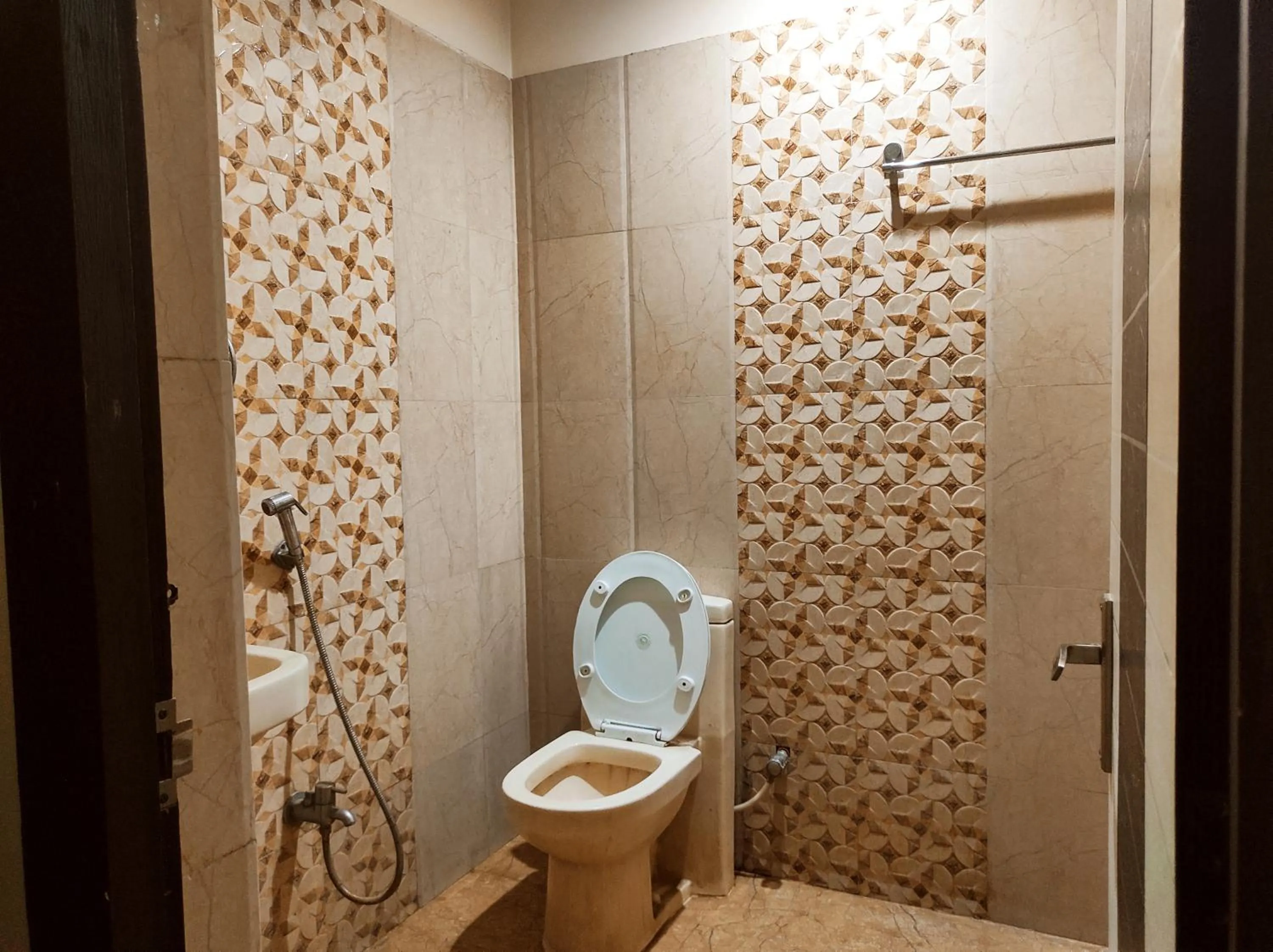 Shower in Hotel Bhagwani Palace