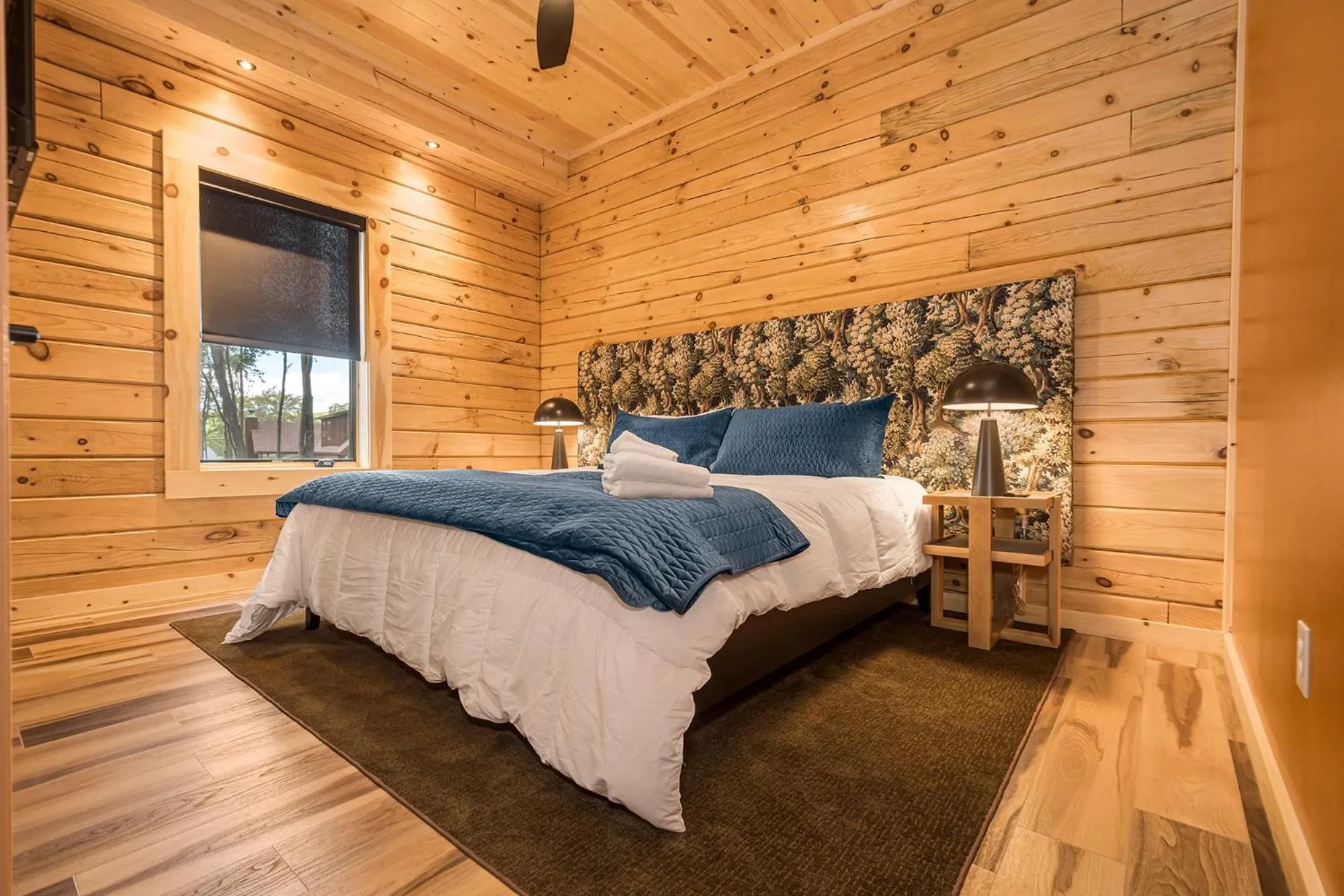 Property building, Bed in Black Diamond Lodge