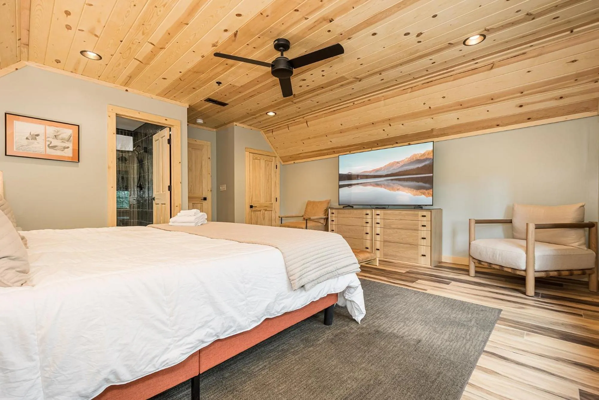 Property building, Bed in Black Diamond Lodge