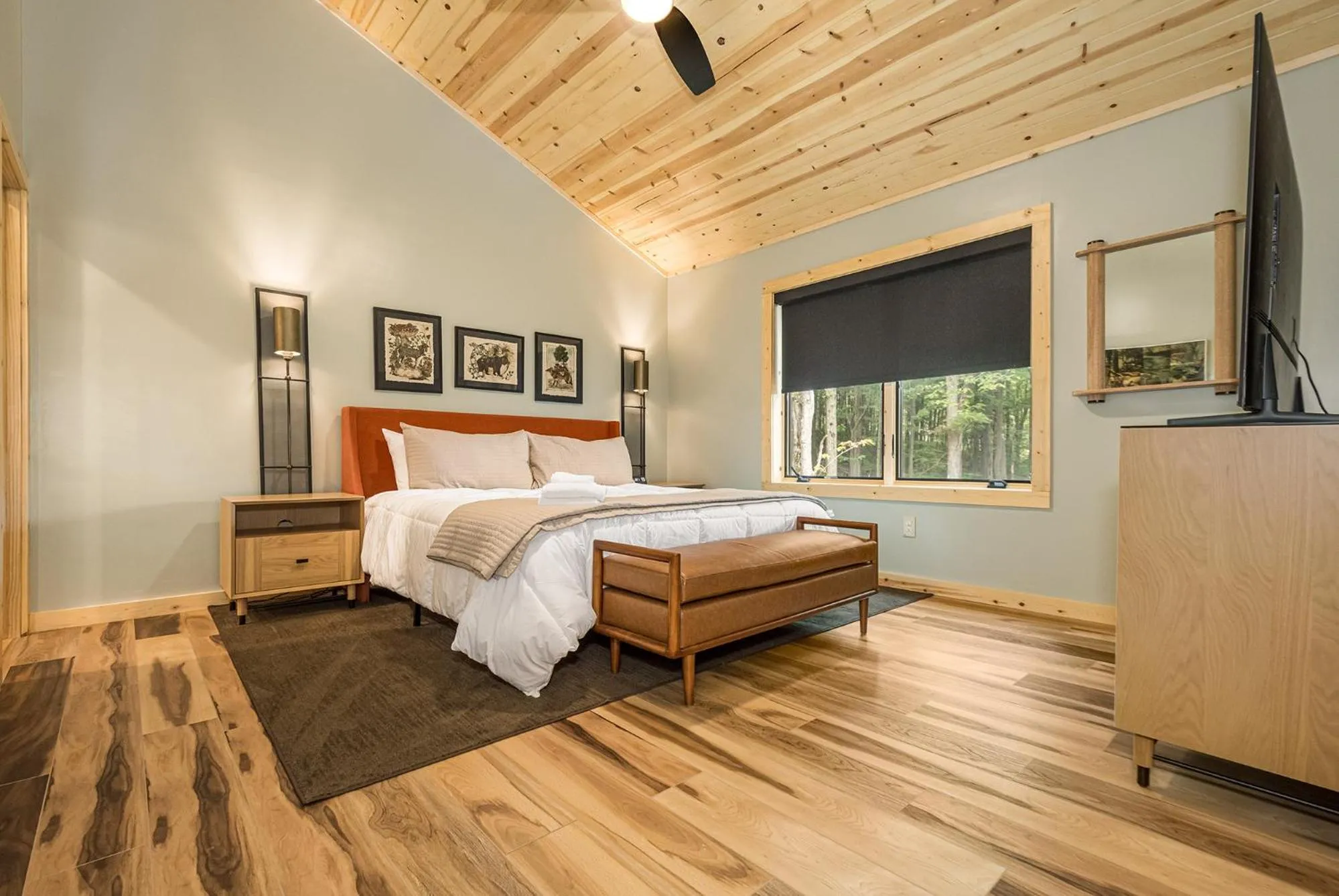 Property building, Bed in Black Diamond Lodge