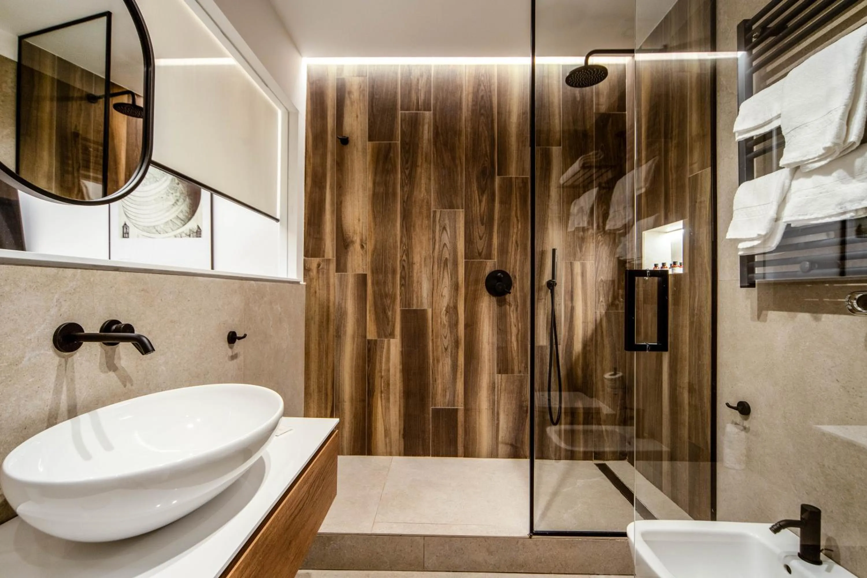 Shower in MAMALU - Studios and Suites