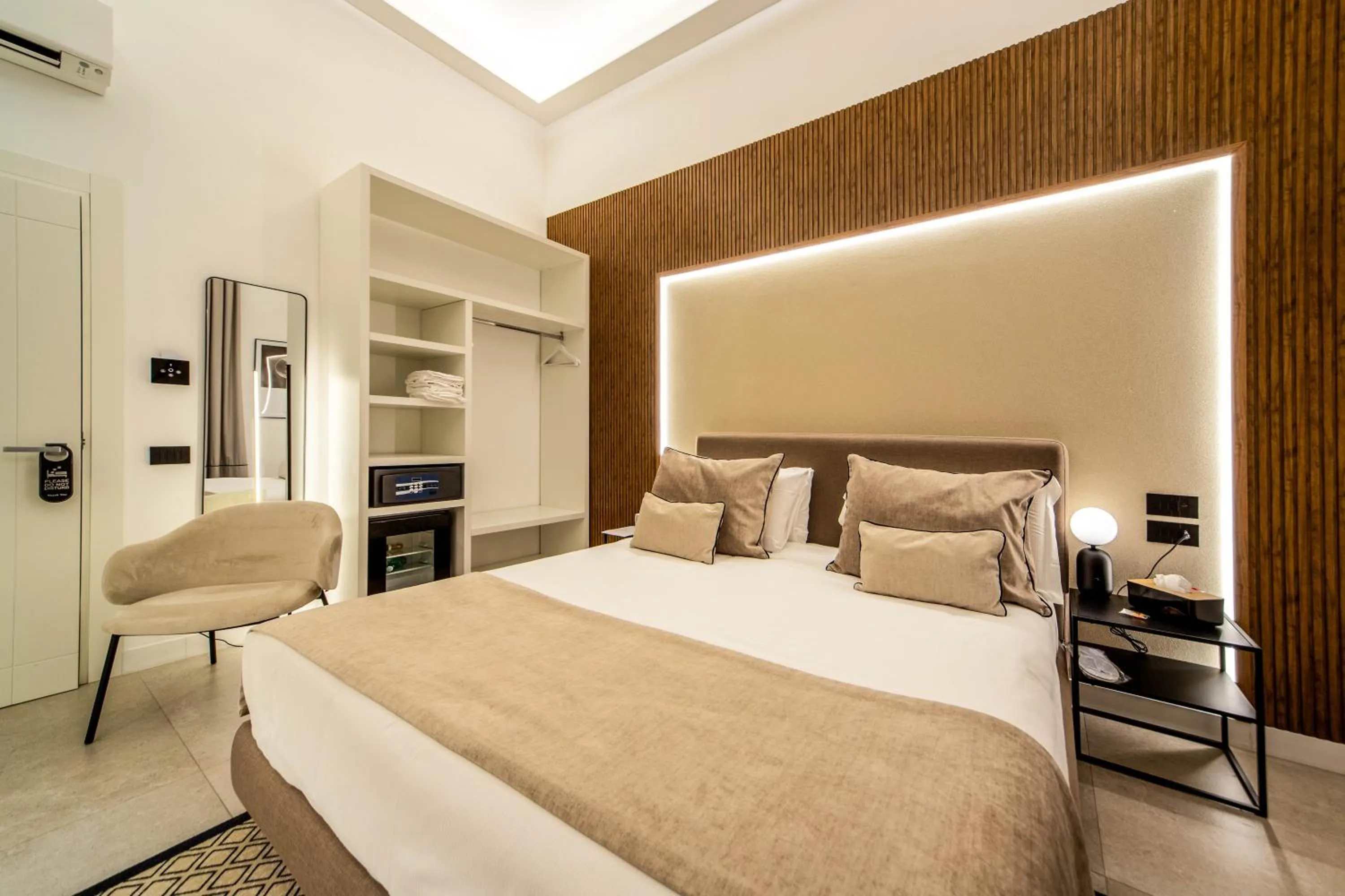 Bed in MAMALU - Studios and Suites