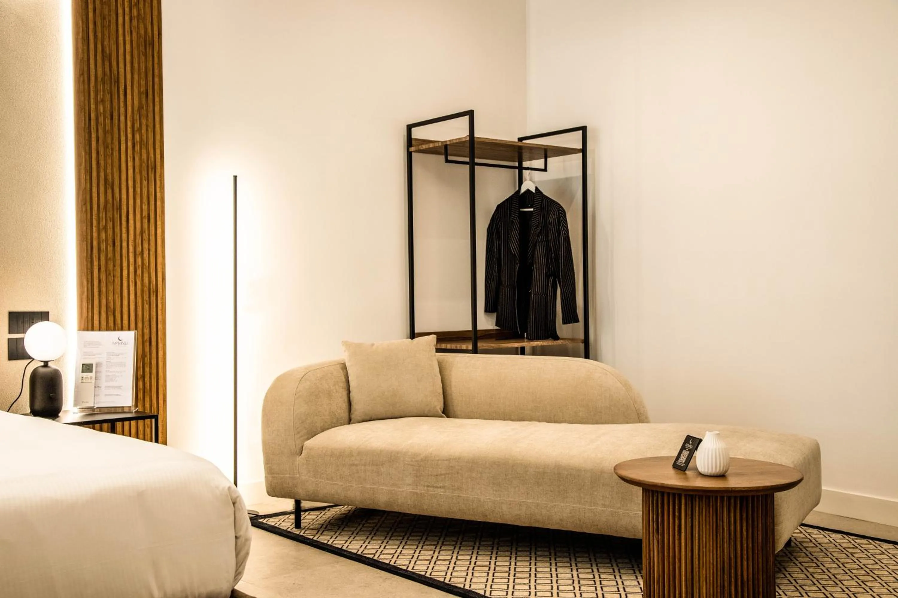 Bed in MAMALU - Studios and Suites