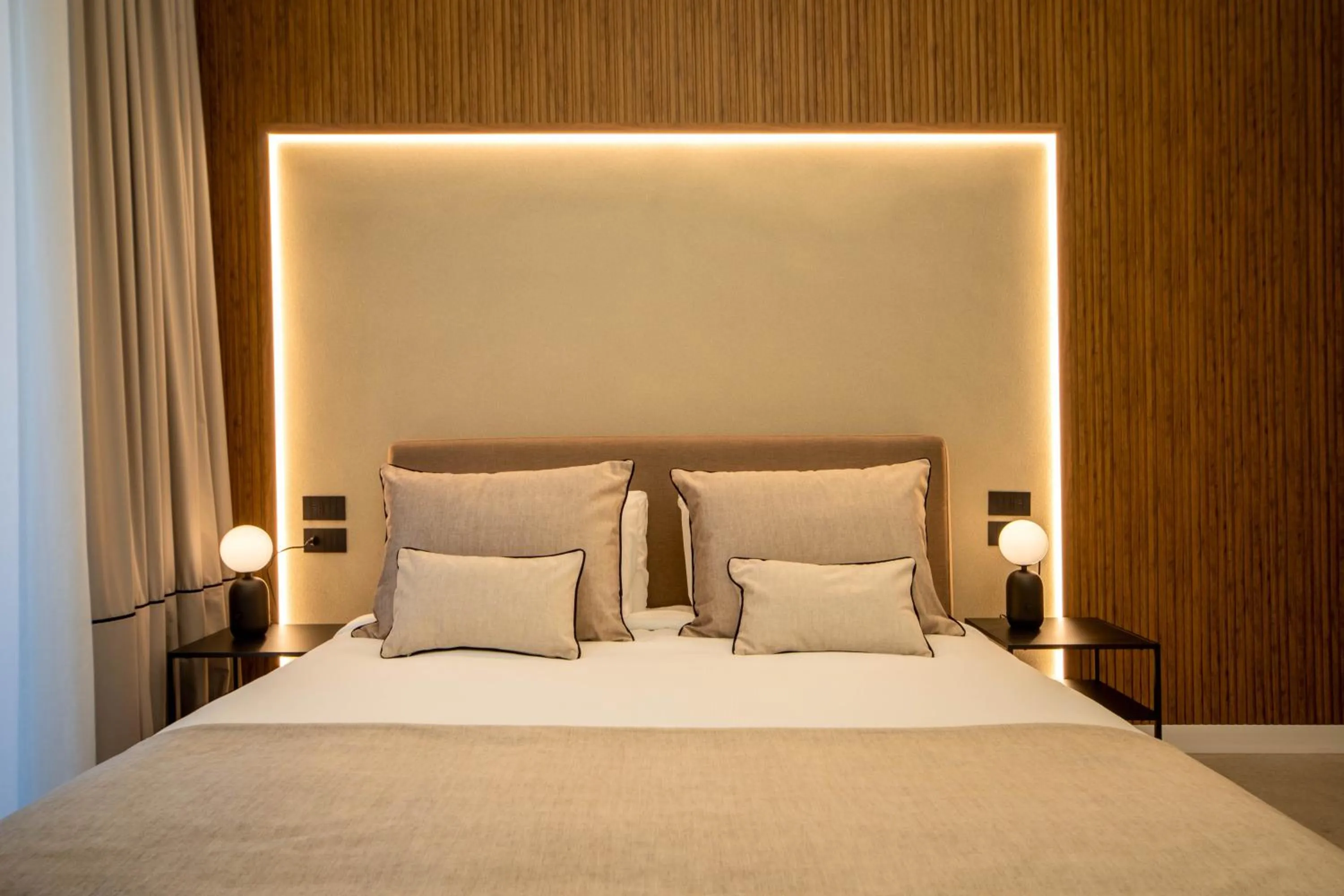 Bed in MAMALU - Studios and Suites