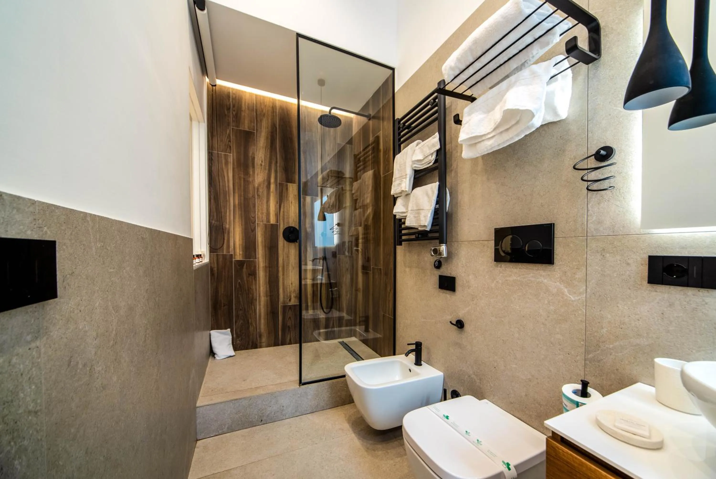 Shower in MAMALU - Studios and Suites