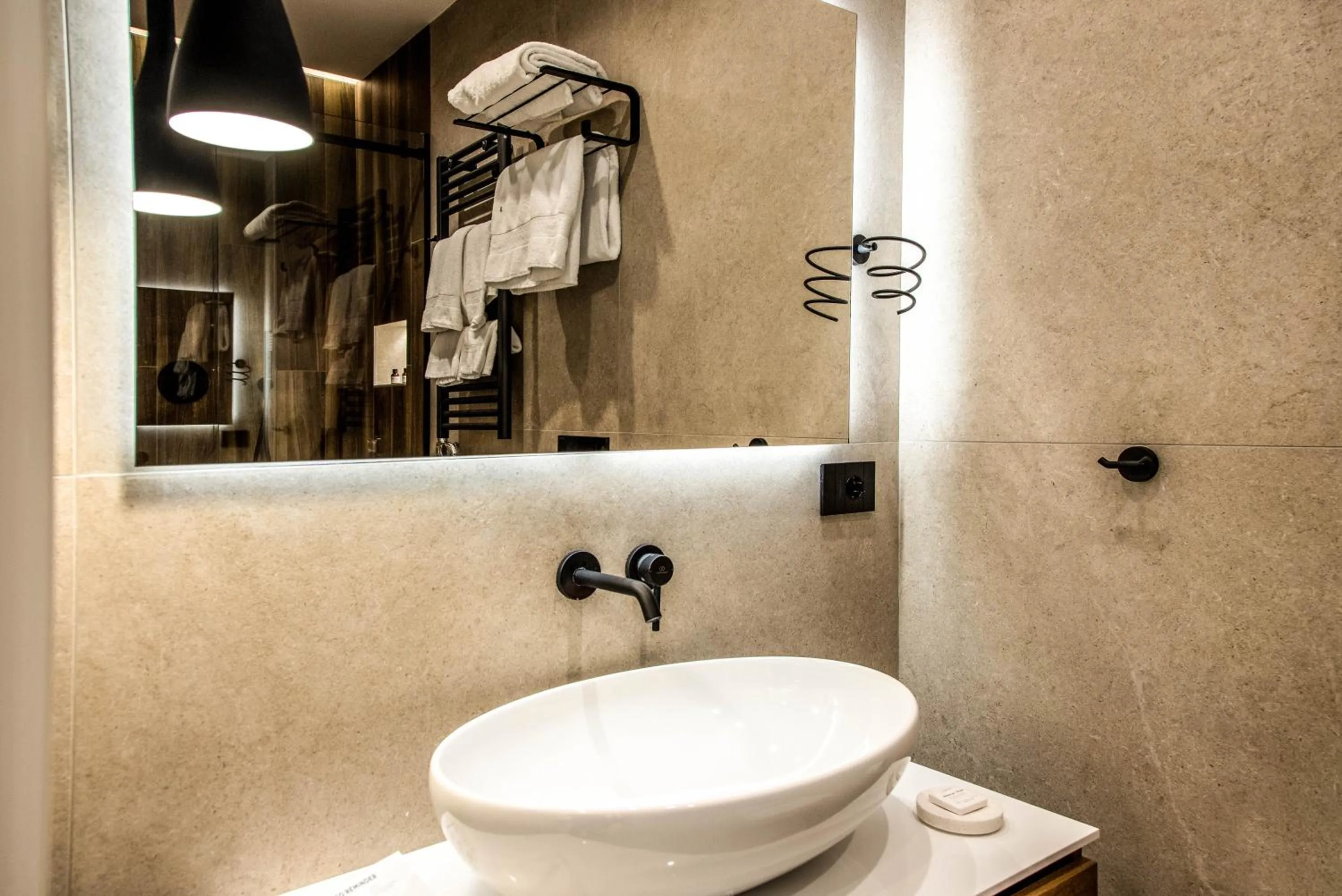 Shower in MAMALU - Studios and Suites