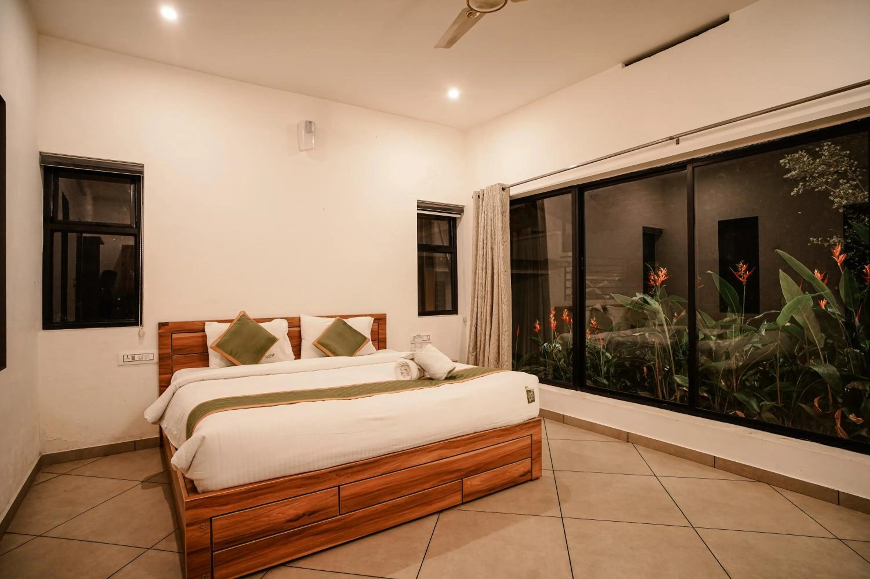 Night, Bed in Safari Hills