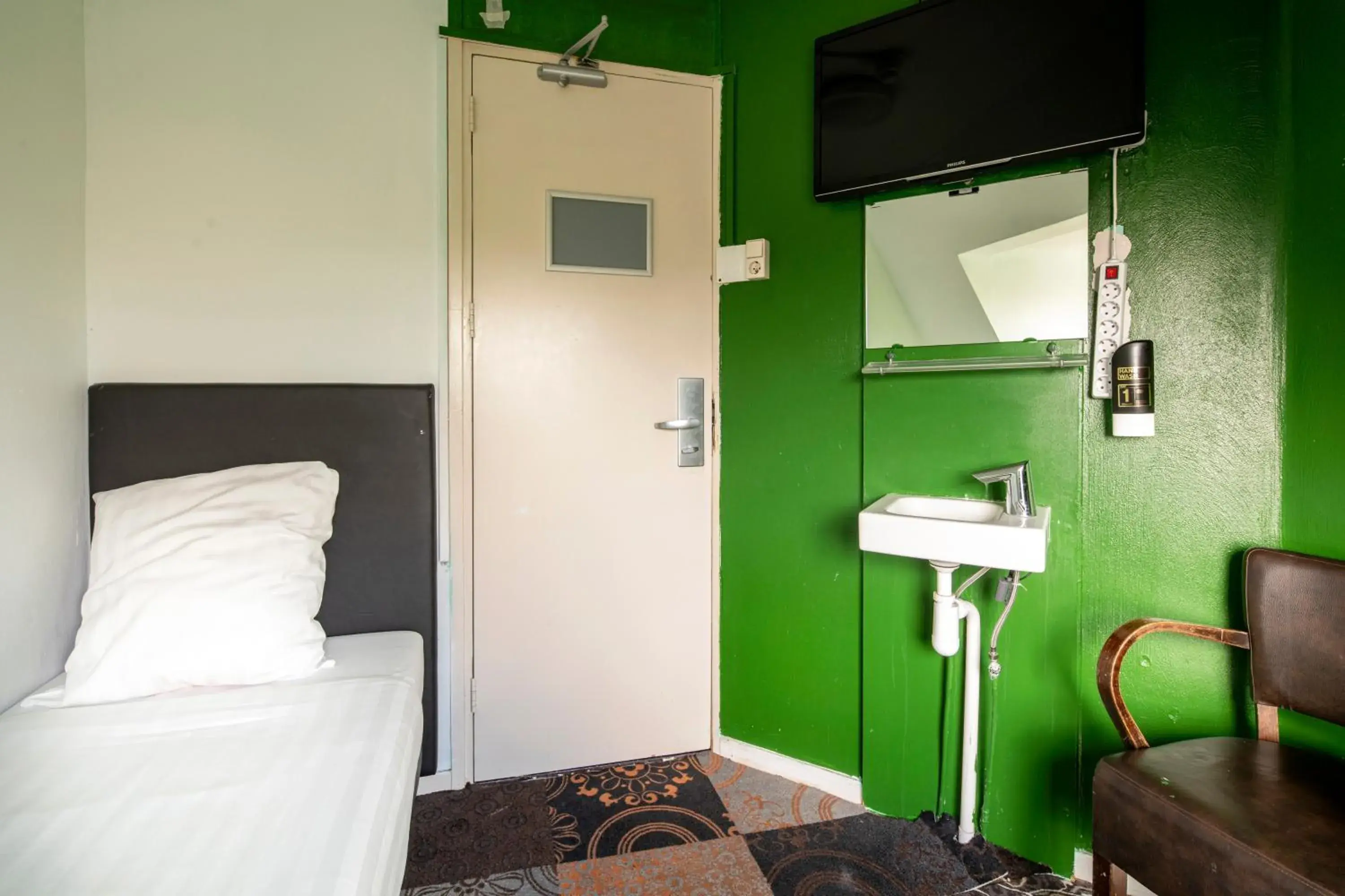 Single Room with Shared Facilities in Princess Hostel Leidse Square Amsterdam Single Room with Shared Facilities in Princess Hostel Leidse Square Amsterdam