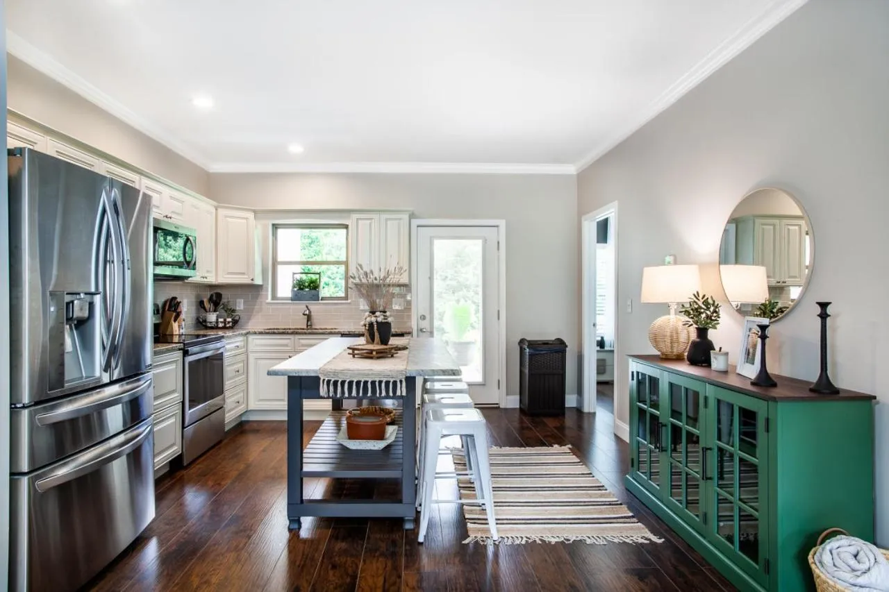 Kitchen or kitchenette in Elegant End Condo Fireplace Community Amenities