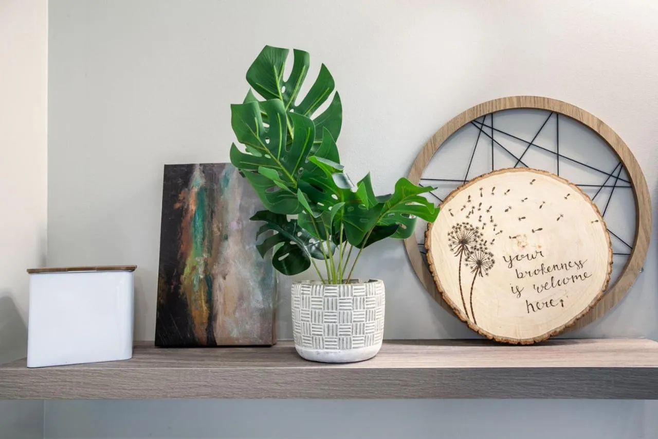 Decorative detail in Elegant End Condo Fireplace Community Amenities