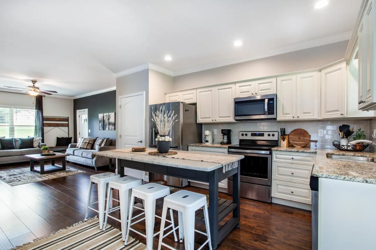 Kitchen or kitchenette in Elegant End Condo Fireplace Community Amenities