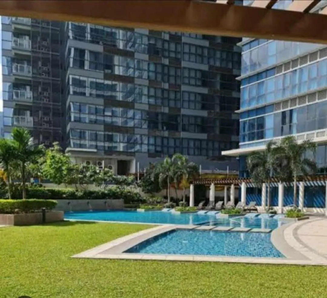 Uptown Parksuites BGC