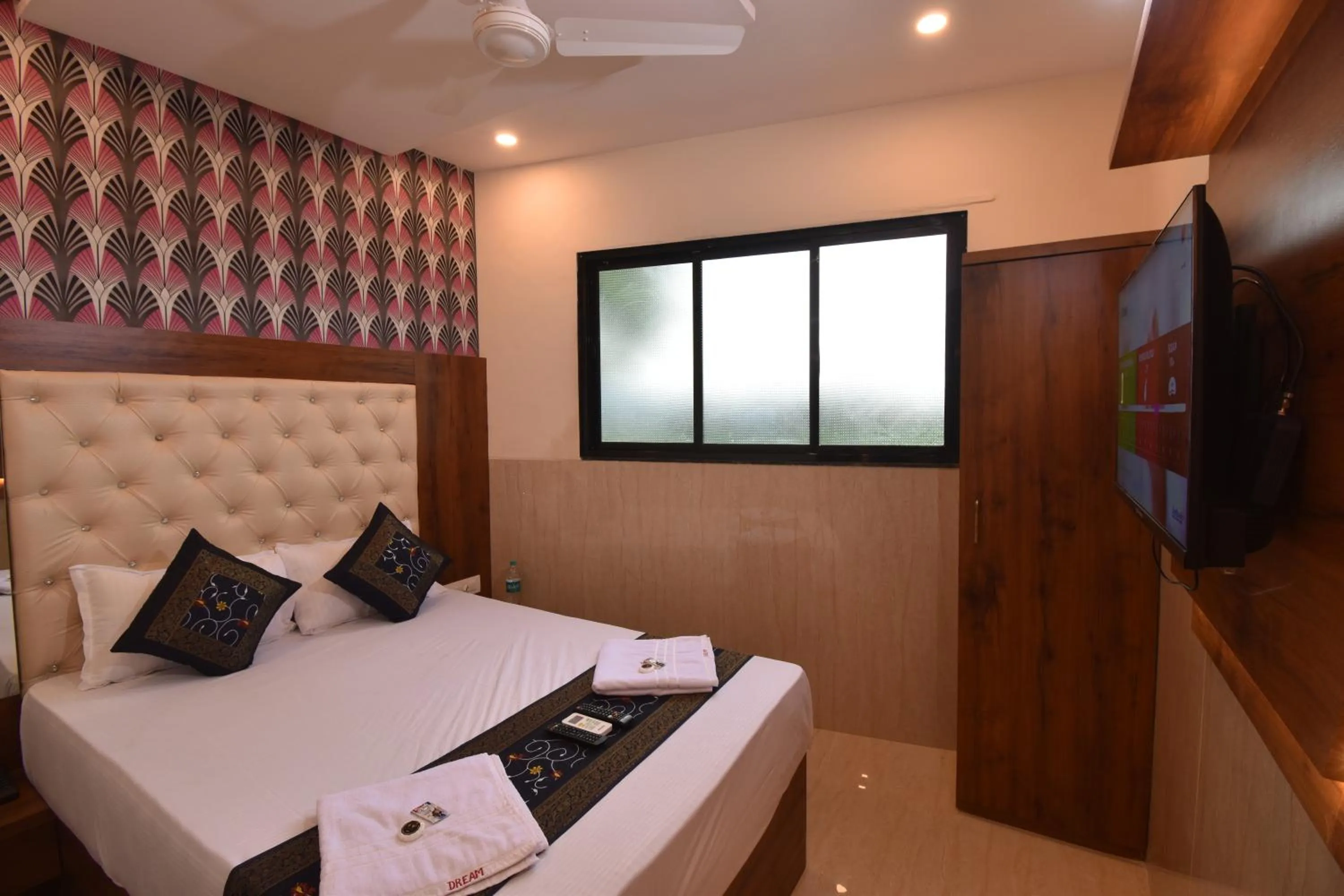 Bed in Hotel Dream Palace Residency - Near to US Embassy Bkc Mumbai