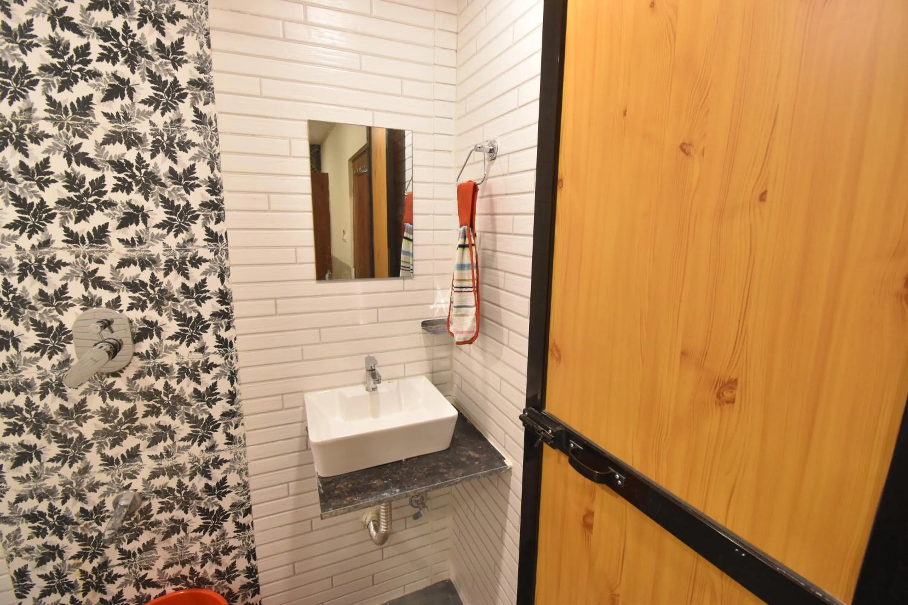 Shower in Hotel Dream Palace Residency - Near to US Embassy Bkc Mumbai