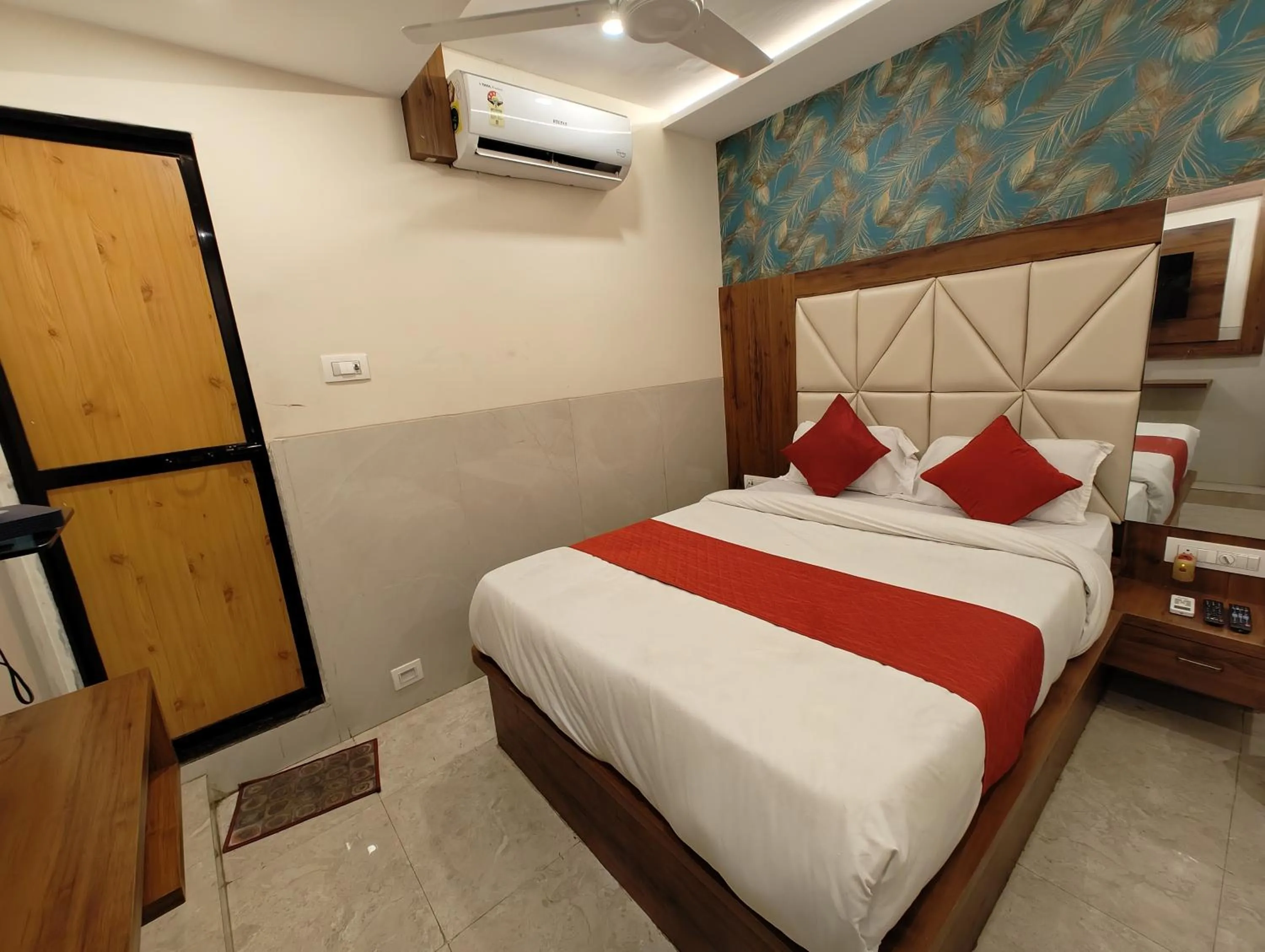 Bedroom, Bed in Hotel Dream Palace Residency - Near to US Embassy Bkc Mumbai