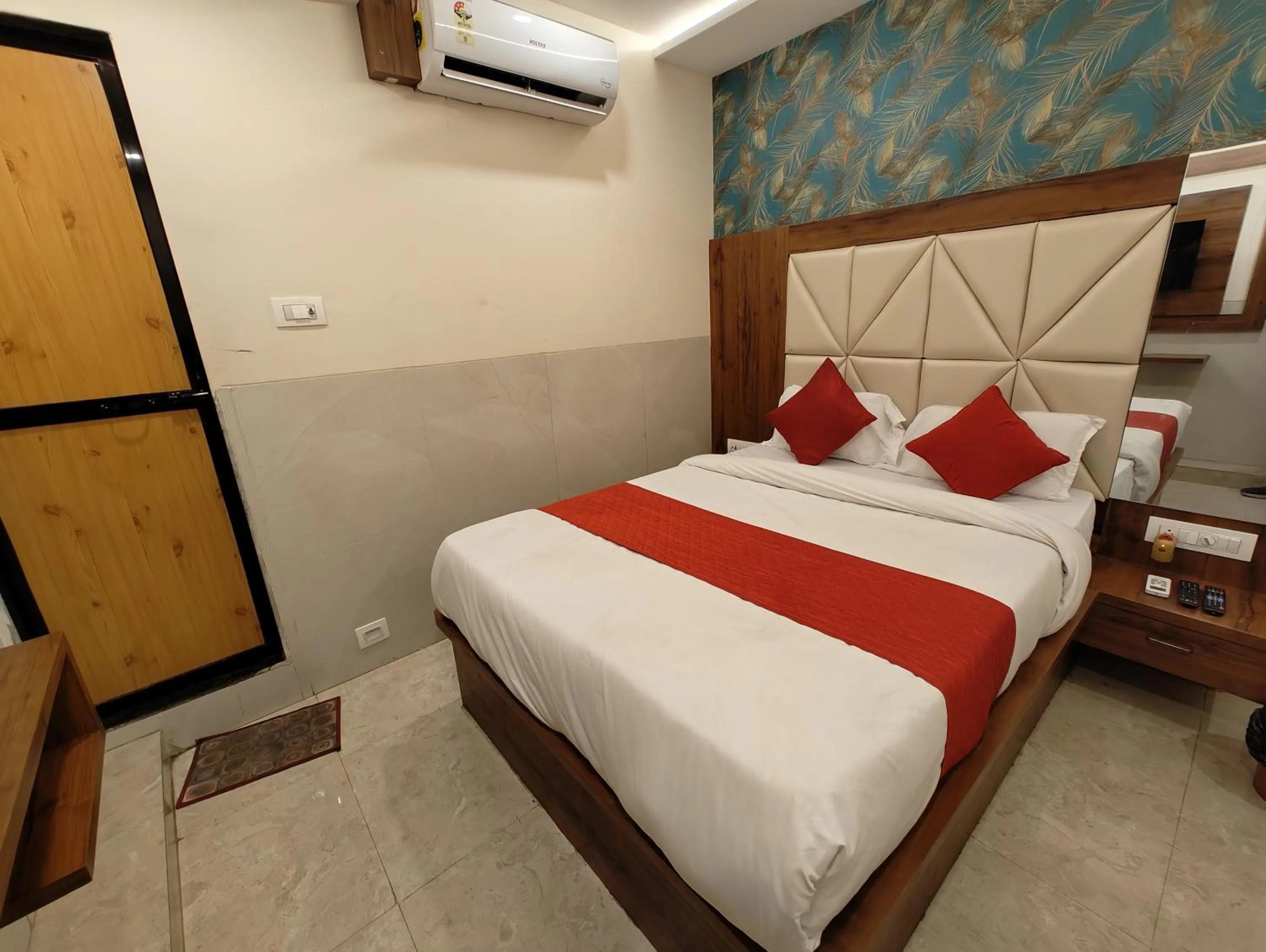 Bed in Hotel Dream Palace Residency - Near to US Embassy Bkc Mumbai