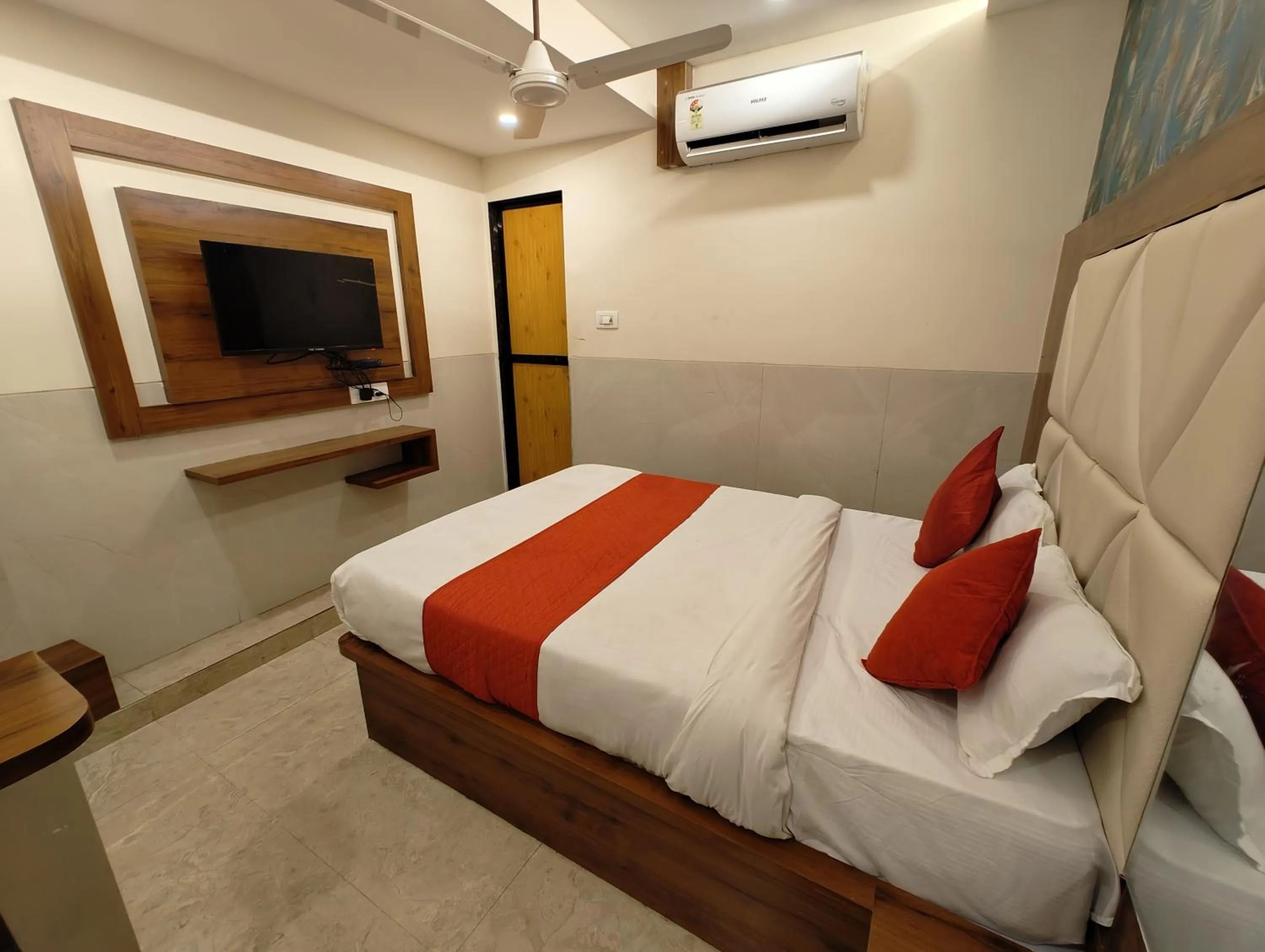 Bedroom, Bed in Hotel Dream Palace Residency - Near to US Embassy Bkc Mumbai