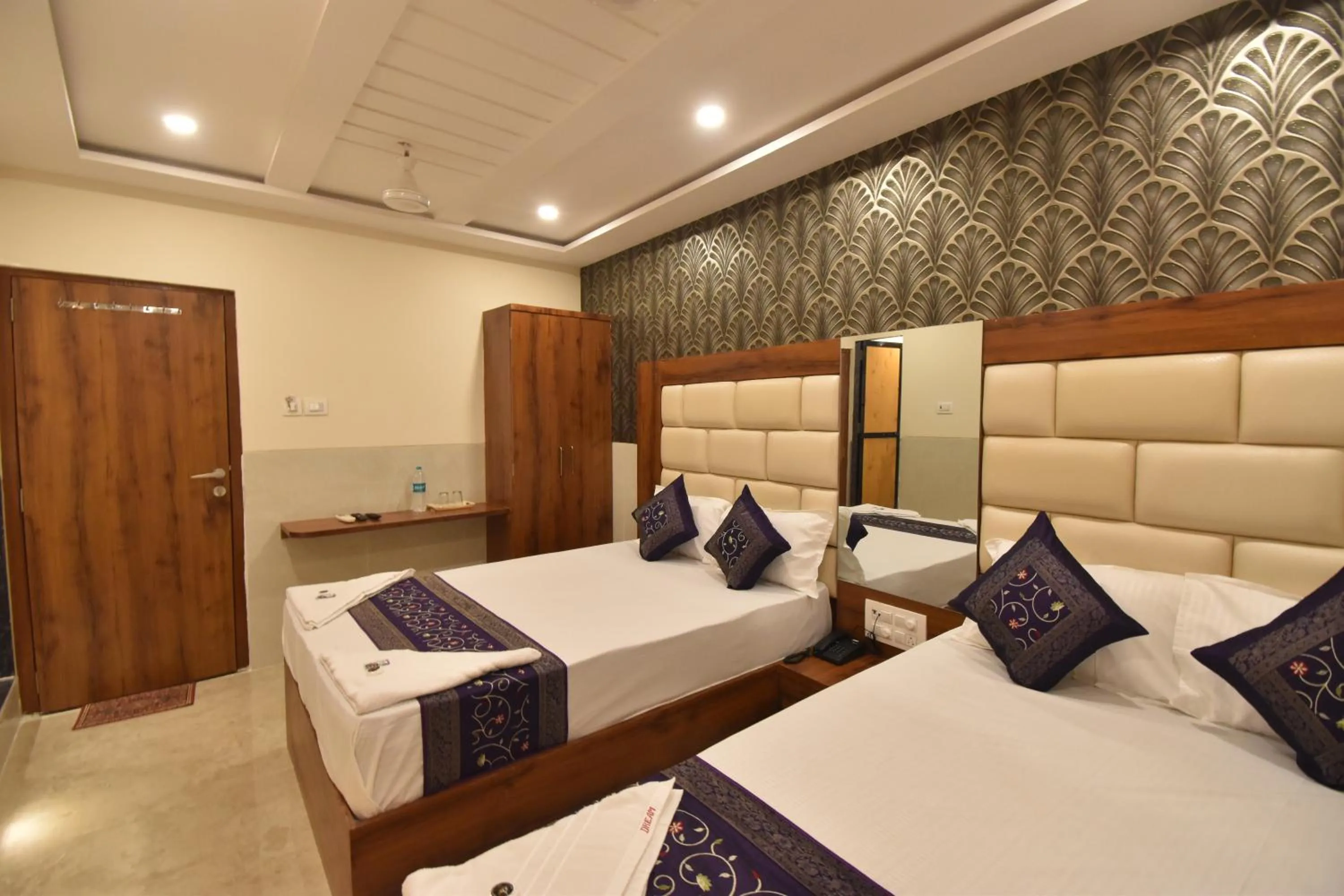 Photo of the whole room, Bed in Hotel Dream Palace Residency - Near to US Embassy Bkc Mumbai