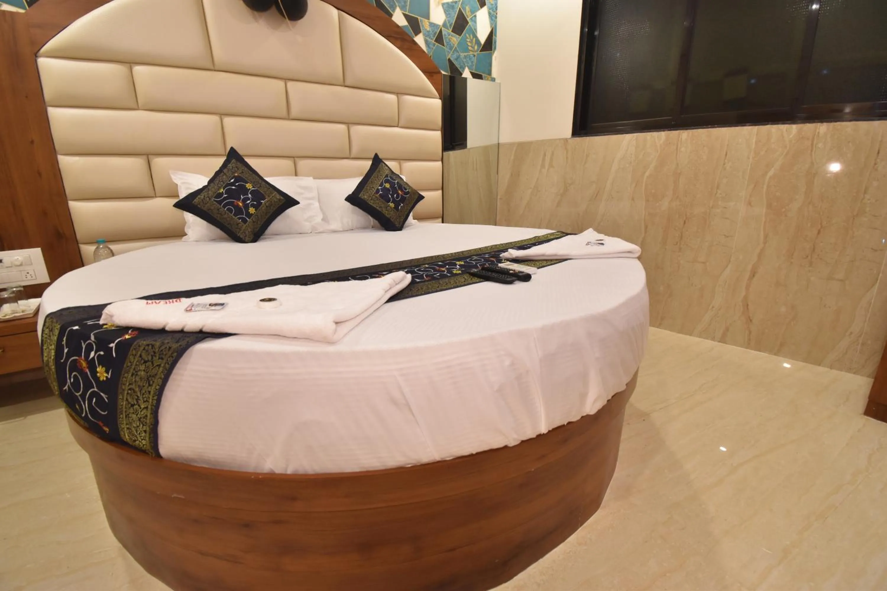 Bed in Hotel Dream Palace Residency - Near to US Embassy Bkc Mumbai