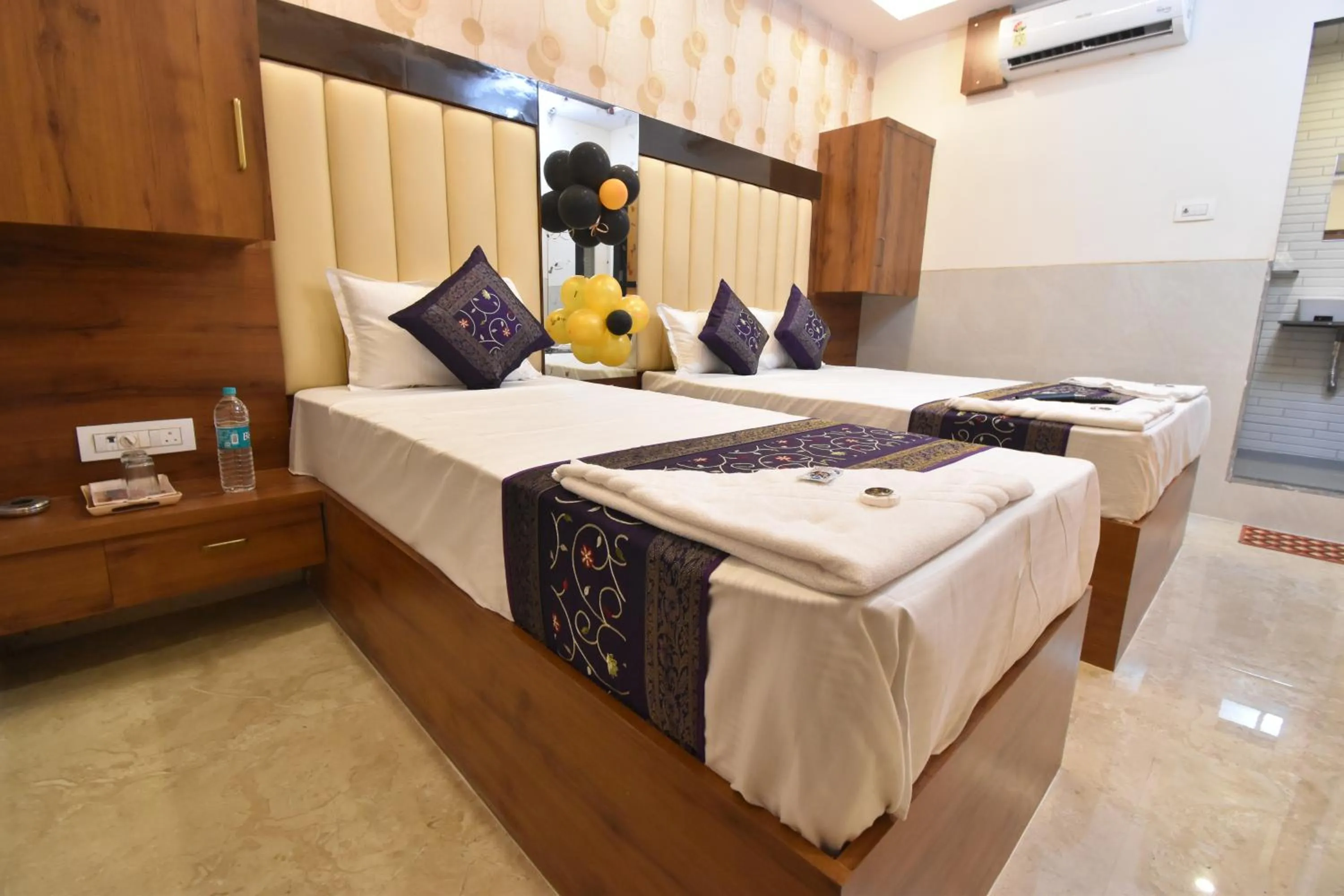 Photo of the whole room, Bed in Hotel Dream Palace Residency - Near to US Embassy Bkc Mumbai