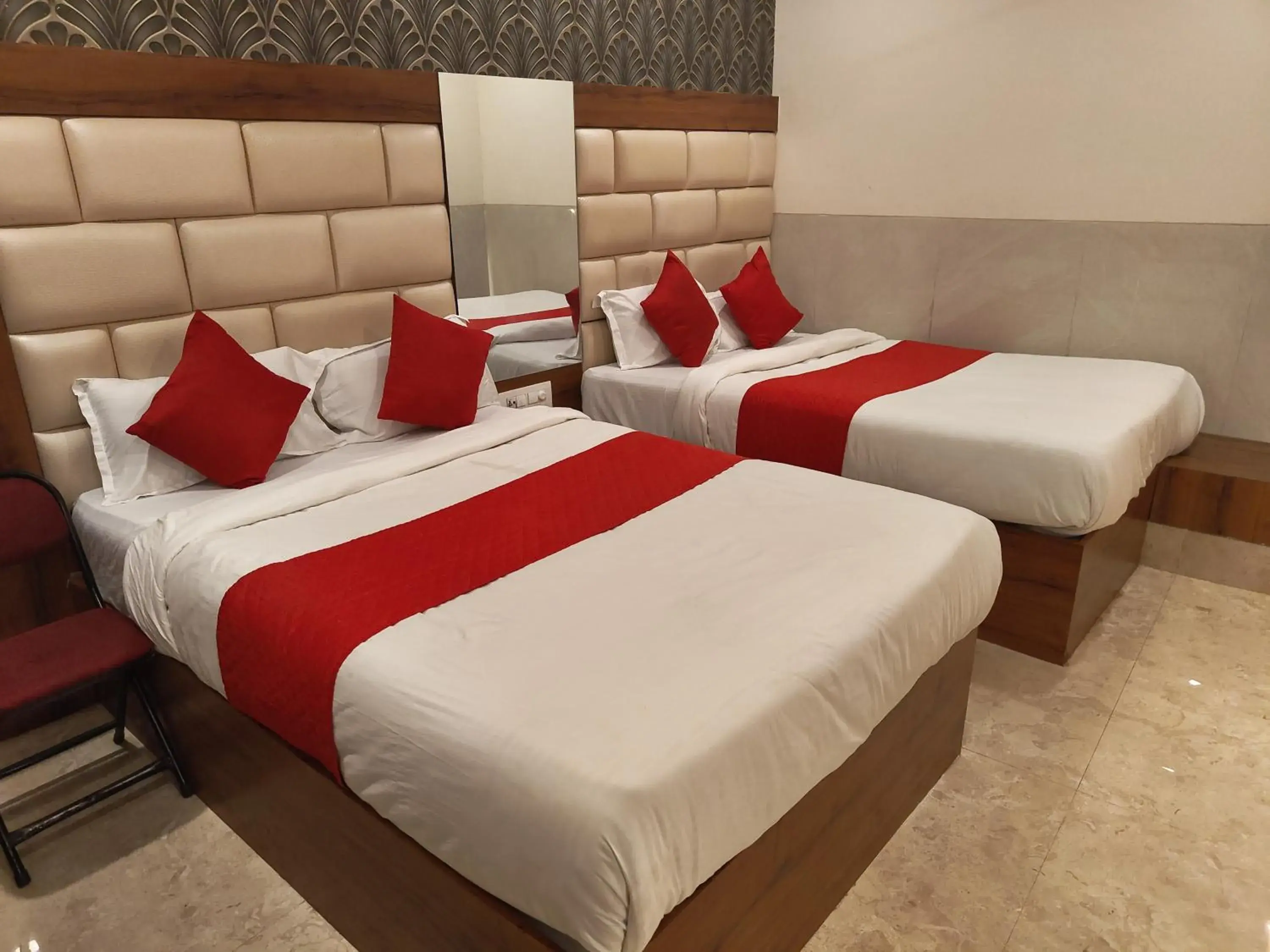 Quadruple Room in Hotel Dream Palace Residency - Near to US Embassy Bkc Mumbai Quadruple Room in Hotel Dream Palace Residency - Near to US Embassy Bkc Mumbai