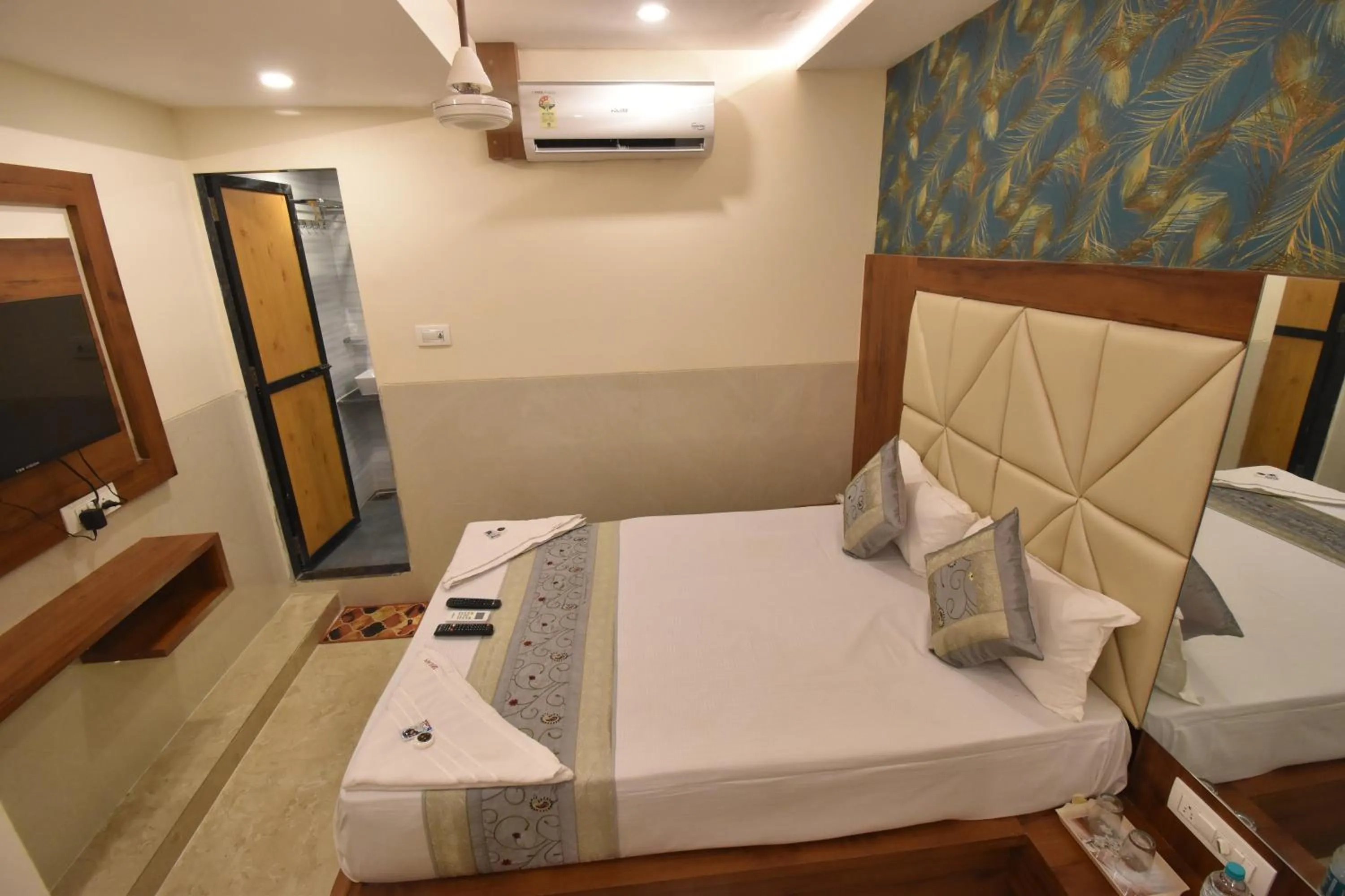 Bed in Hotel Dream Palace Residency - Near to US Embassy Bkc Mumbai
