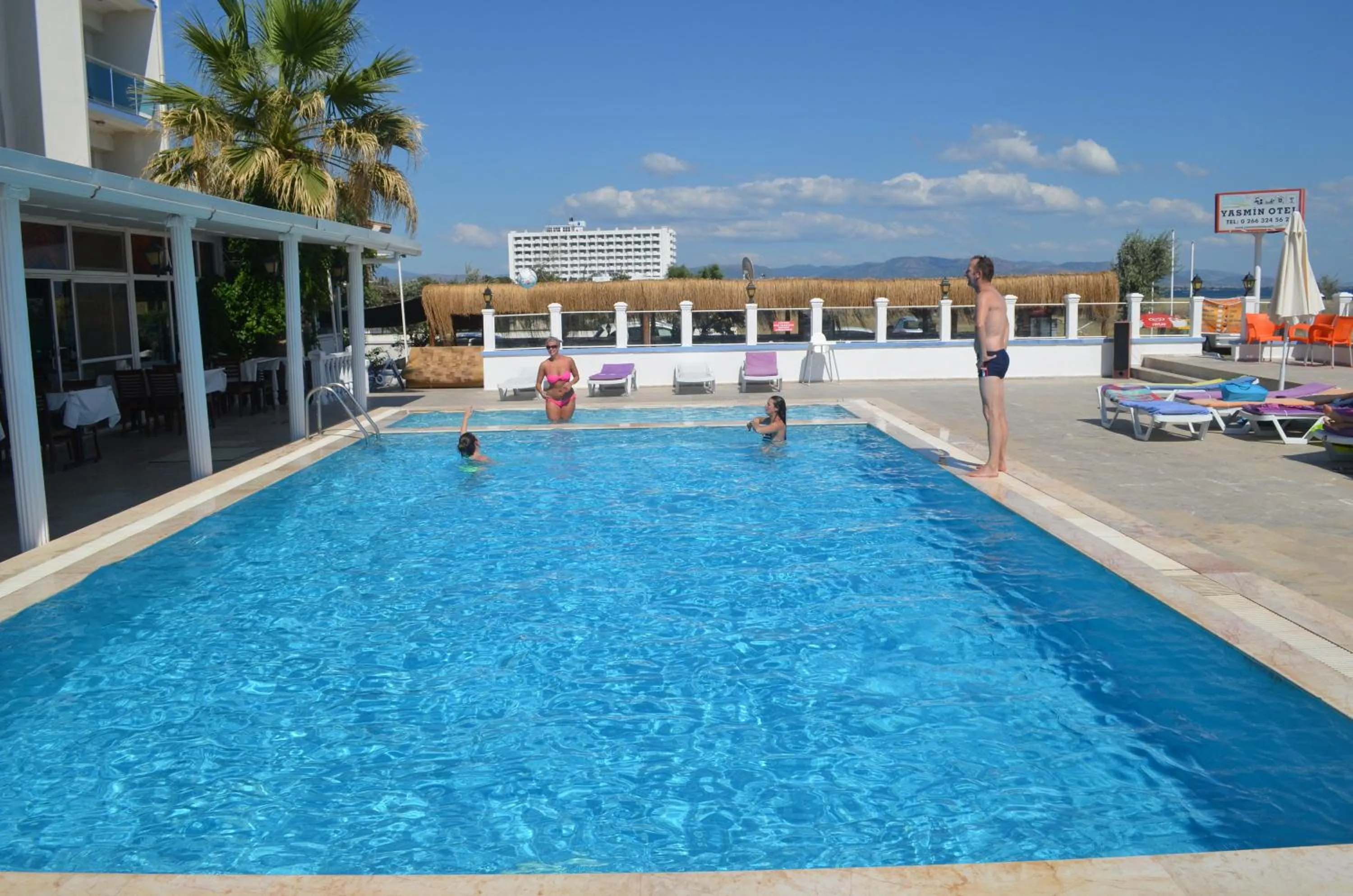 Swimming pool in Yasmin Hotel