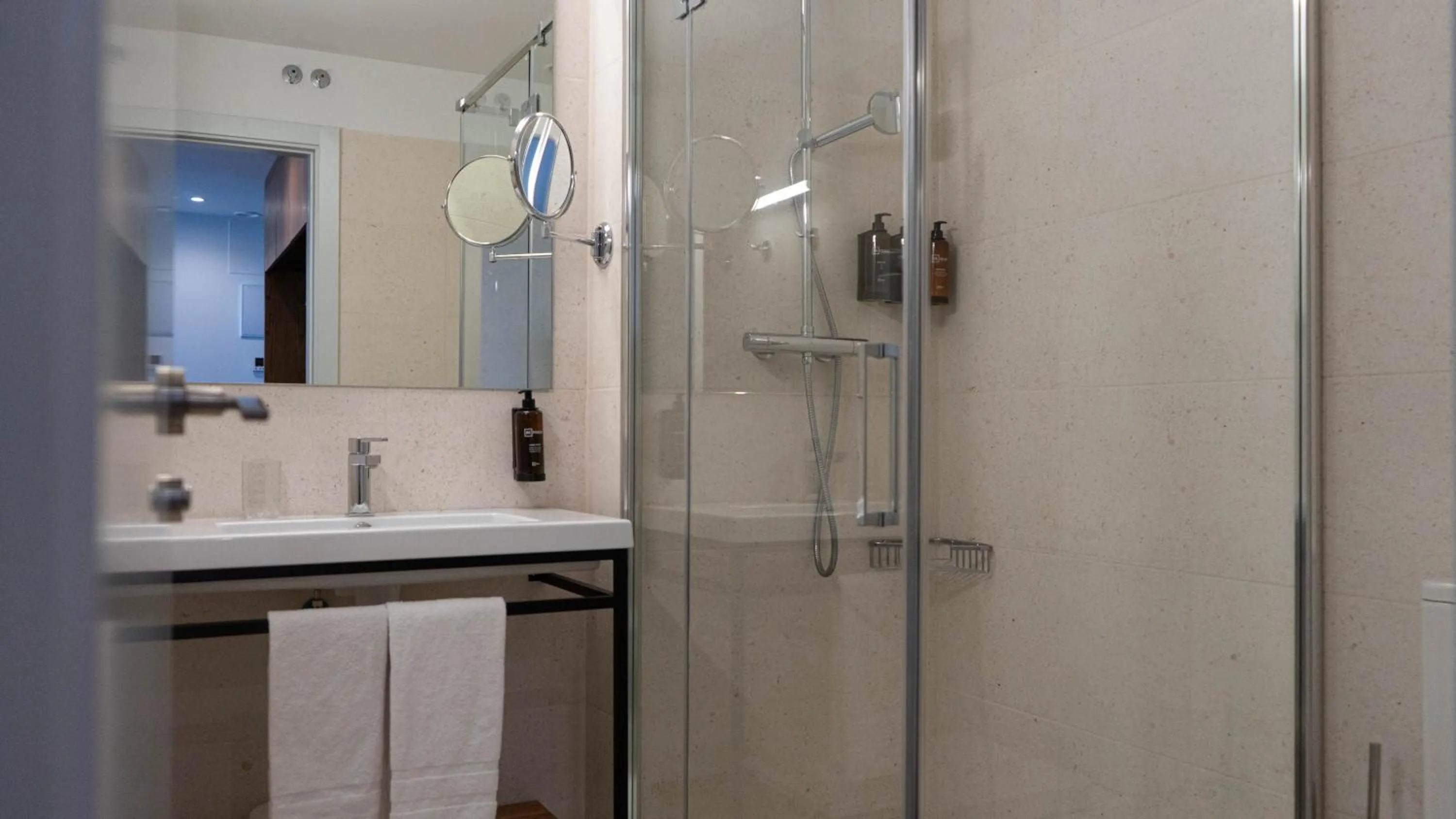 Shower in Be Mate Trafalgar