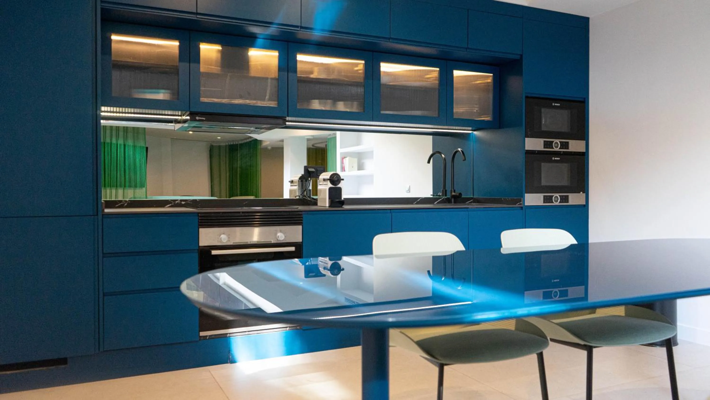 Communal kitchen in Be Mate Trafalgar