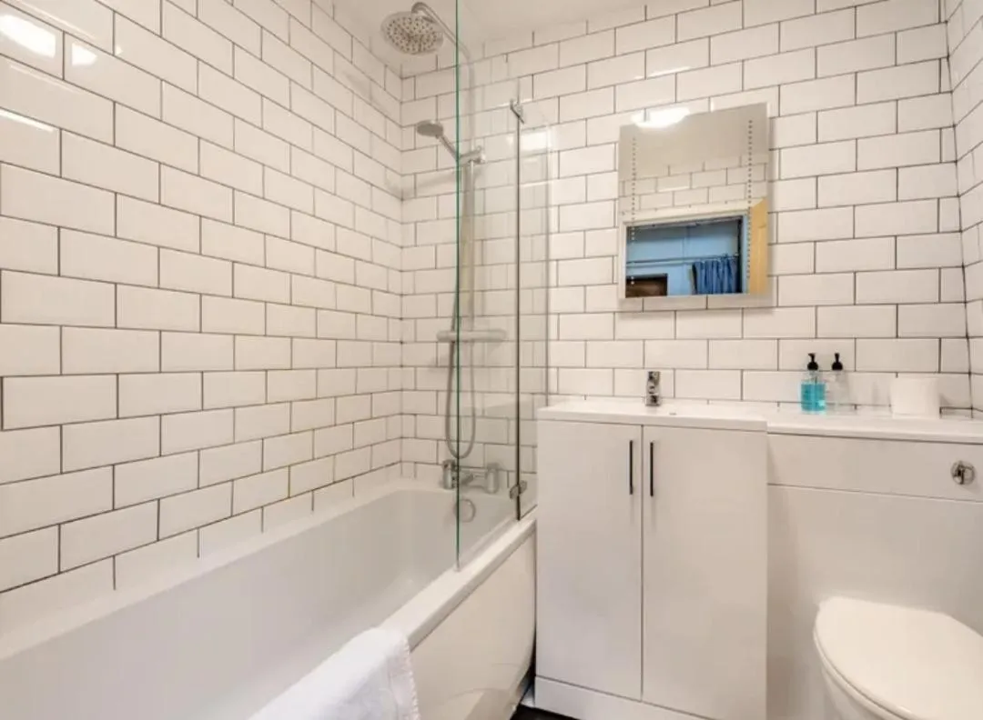 Curly Tail Accommodation