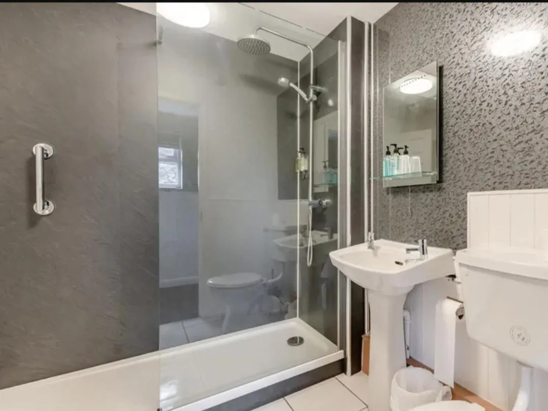 Curly Tail Accommodation