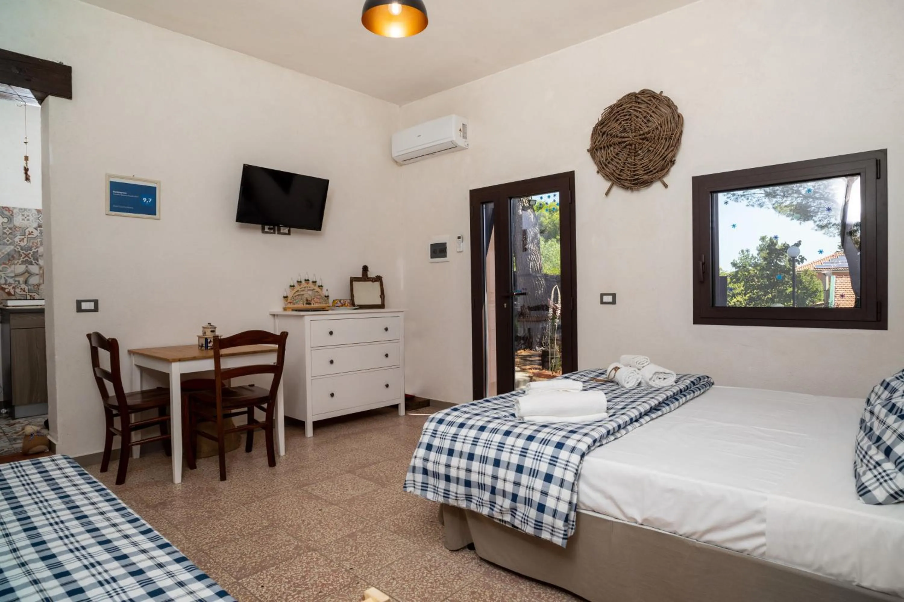 Bedroom in Etna Country Home - Cottage